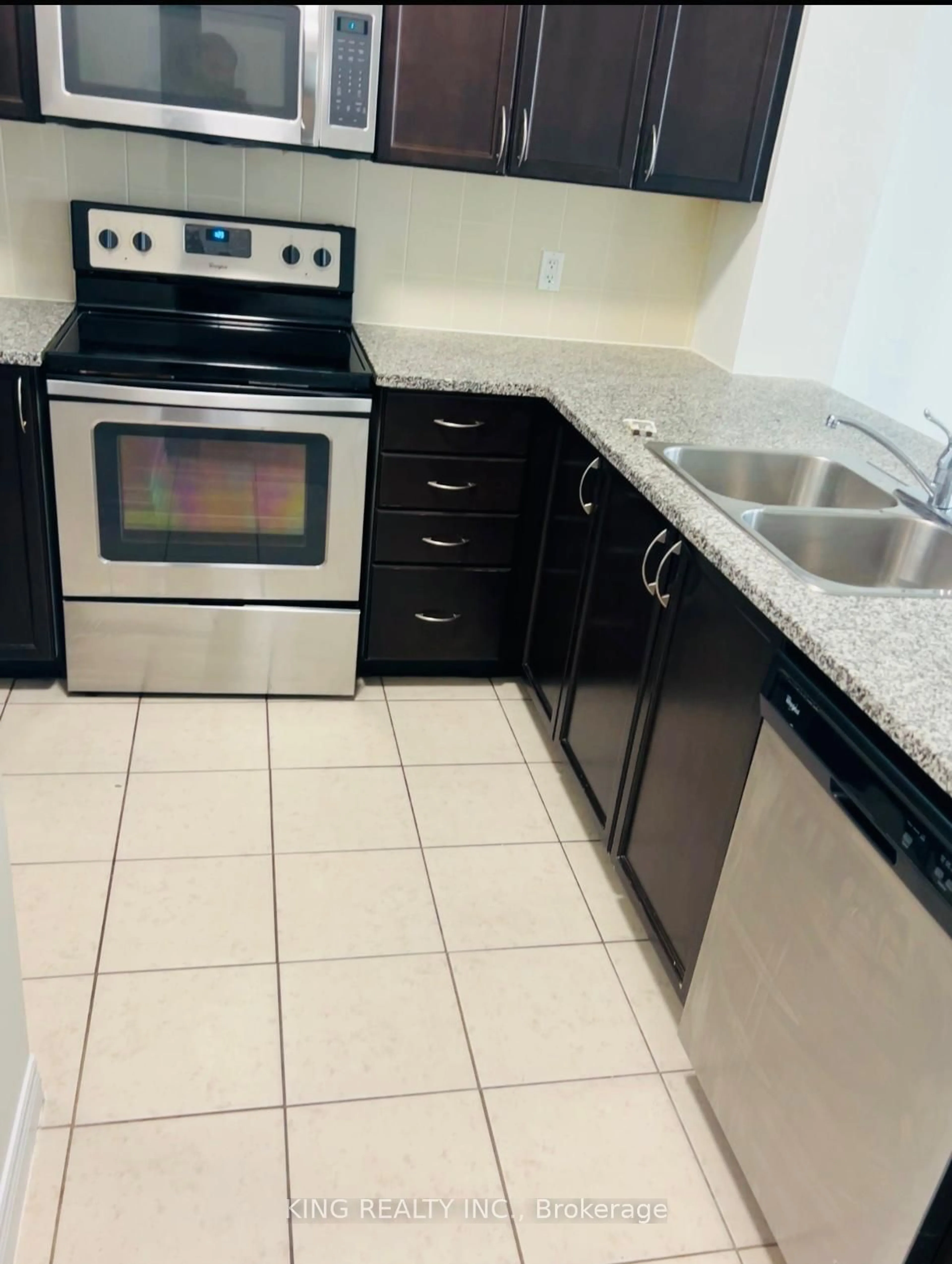 Standard kitchen, ceramic/tile floor for 339 RATHBURN Rd #818, Mississauga Ontario L5B 0K6