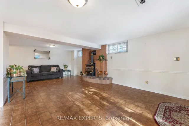 Additional property image - 16 Islay Crt
