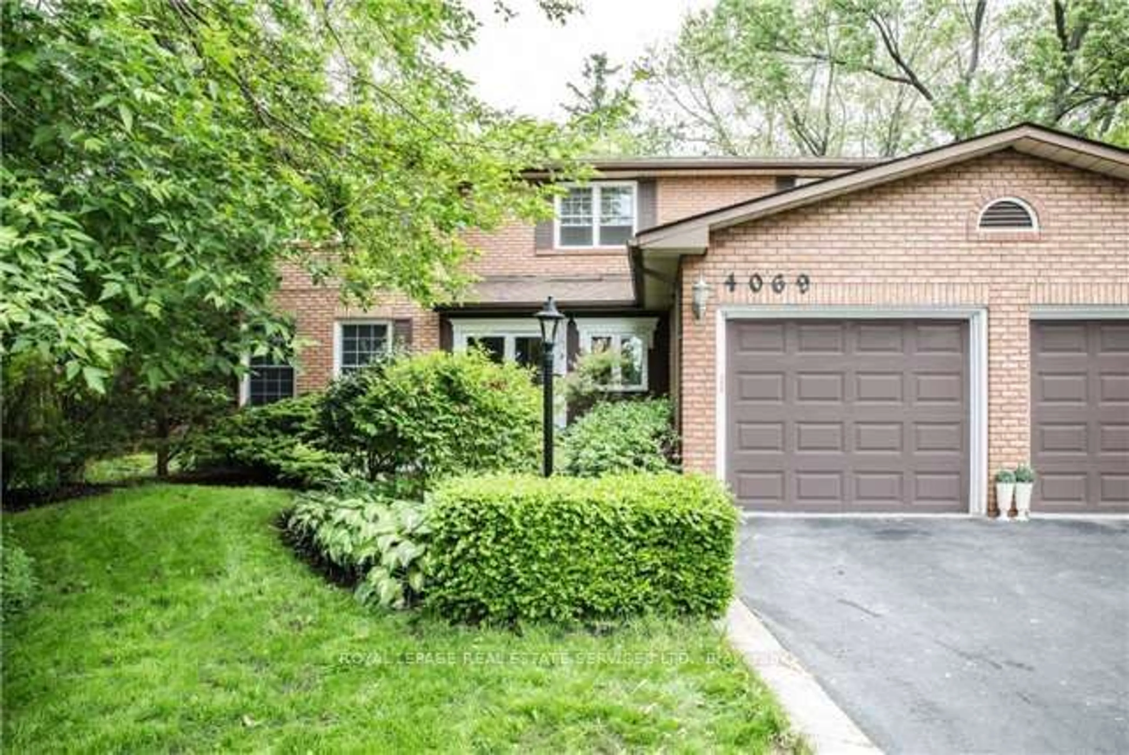 Home with brick exterior material, street for 4069 Lakeshore Rd, Burlington Ontario L7L 1A2