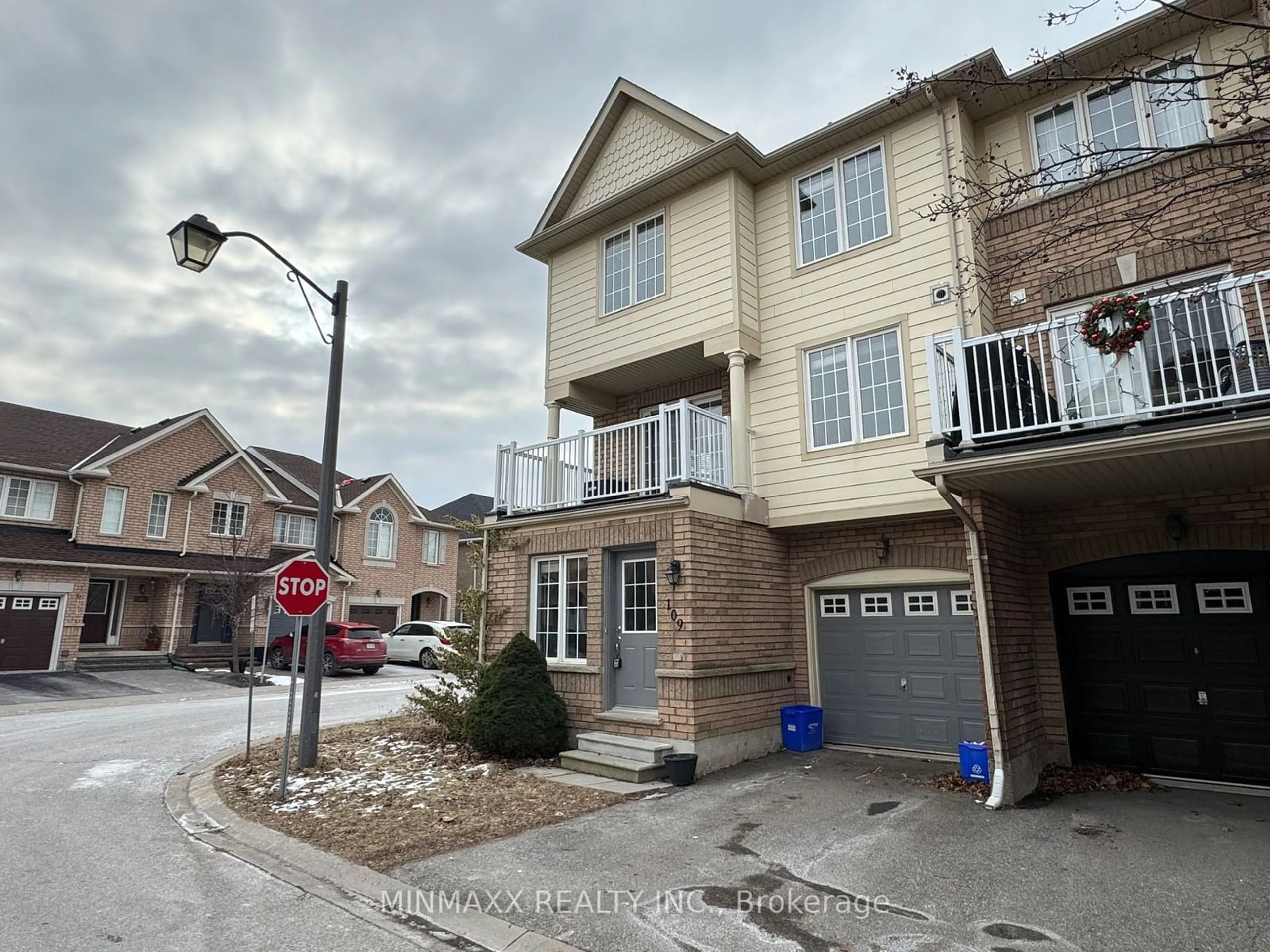 A pic from outside/outdoor area/front of a property/back of a property/a pic from drone, street for 620 Ferguson Dr #109, Milton Ontario L9T 0M6