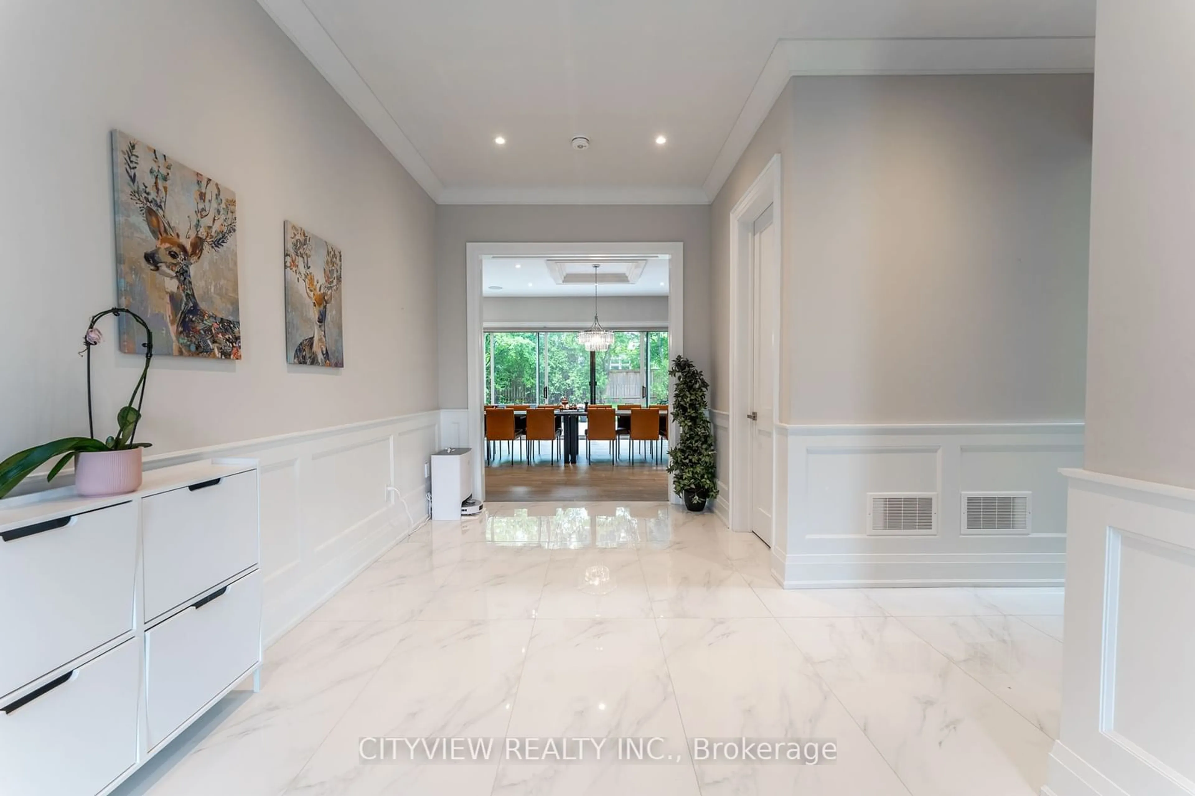 Indoor entryway for 1345 Sheldon Ave, Oakville Ontario L6L 2P9