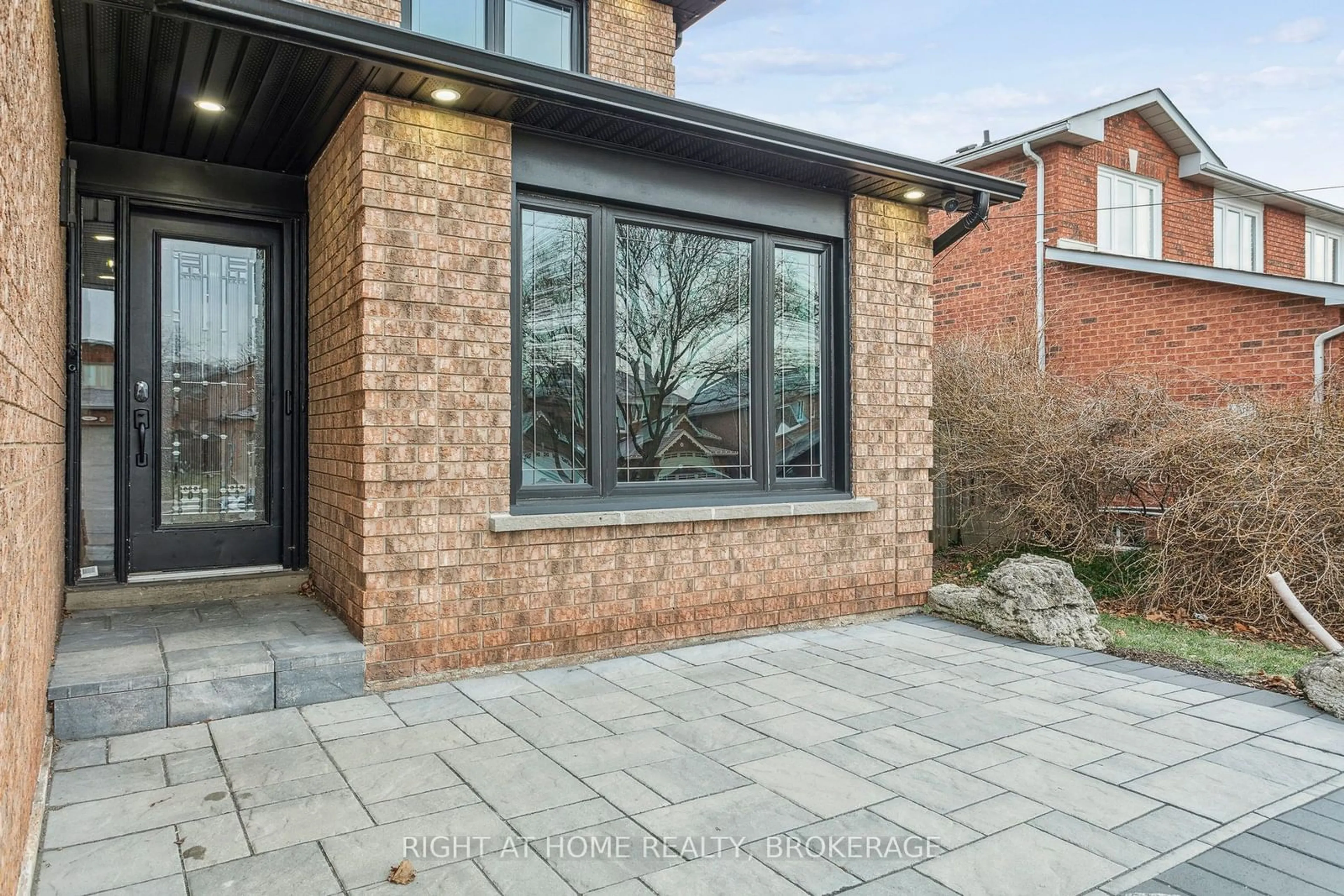 Home with brick exterior material, street for 633 Fothergill Blvd, Burlington Ontario L7L 6E3