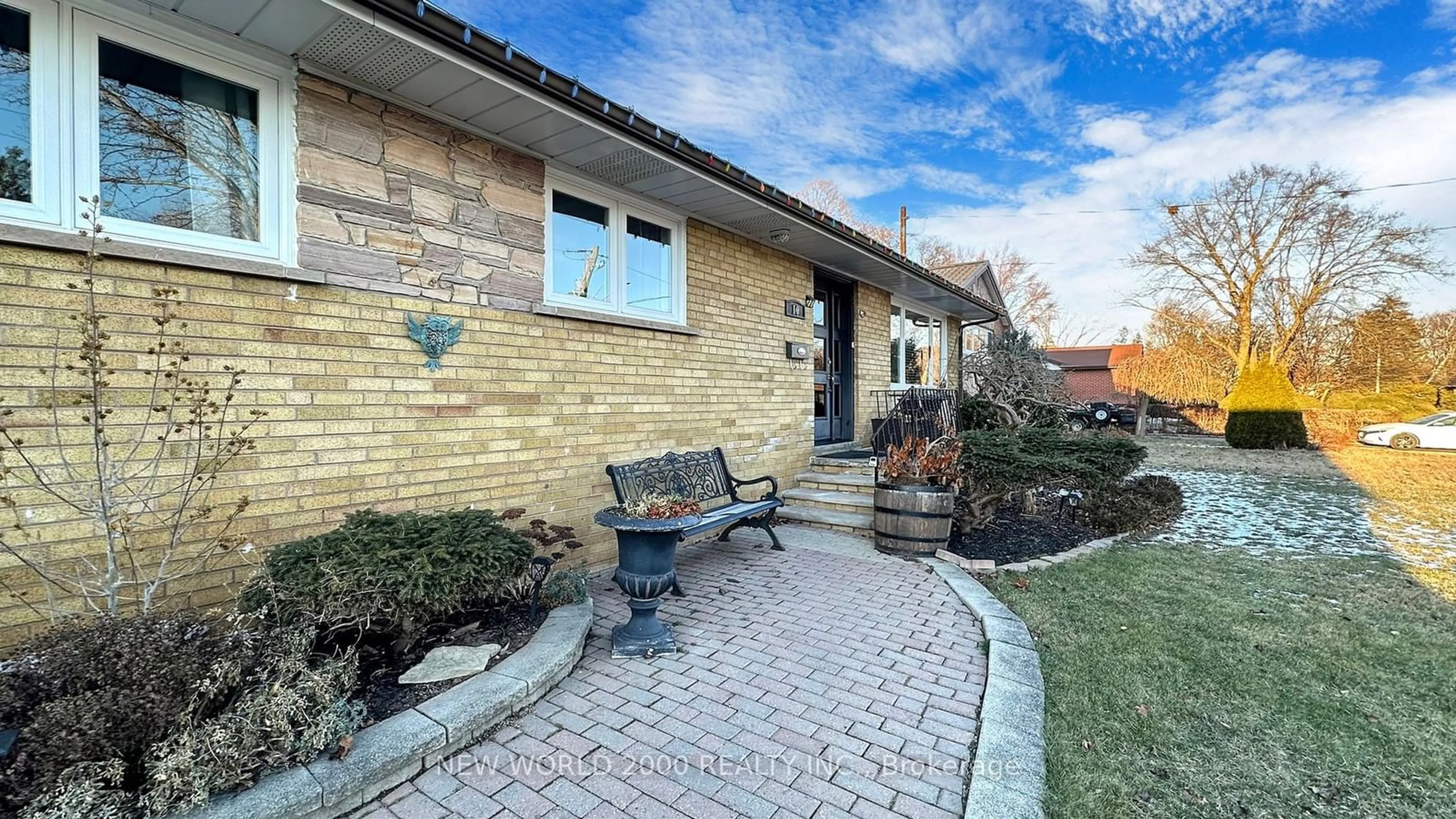 Home with brick exterior material, street for 10 Suburban Dr, Mississauga Ontario L5N 1G5