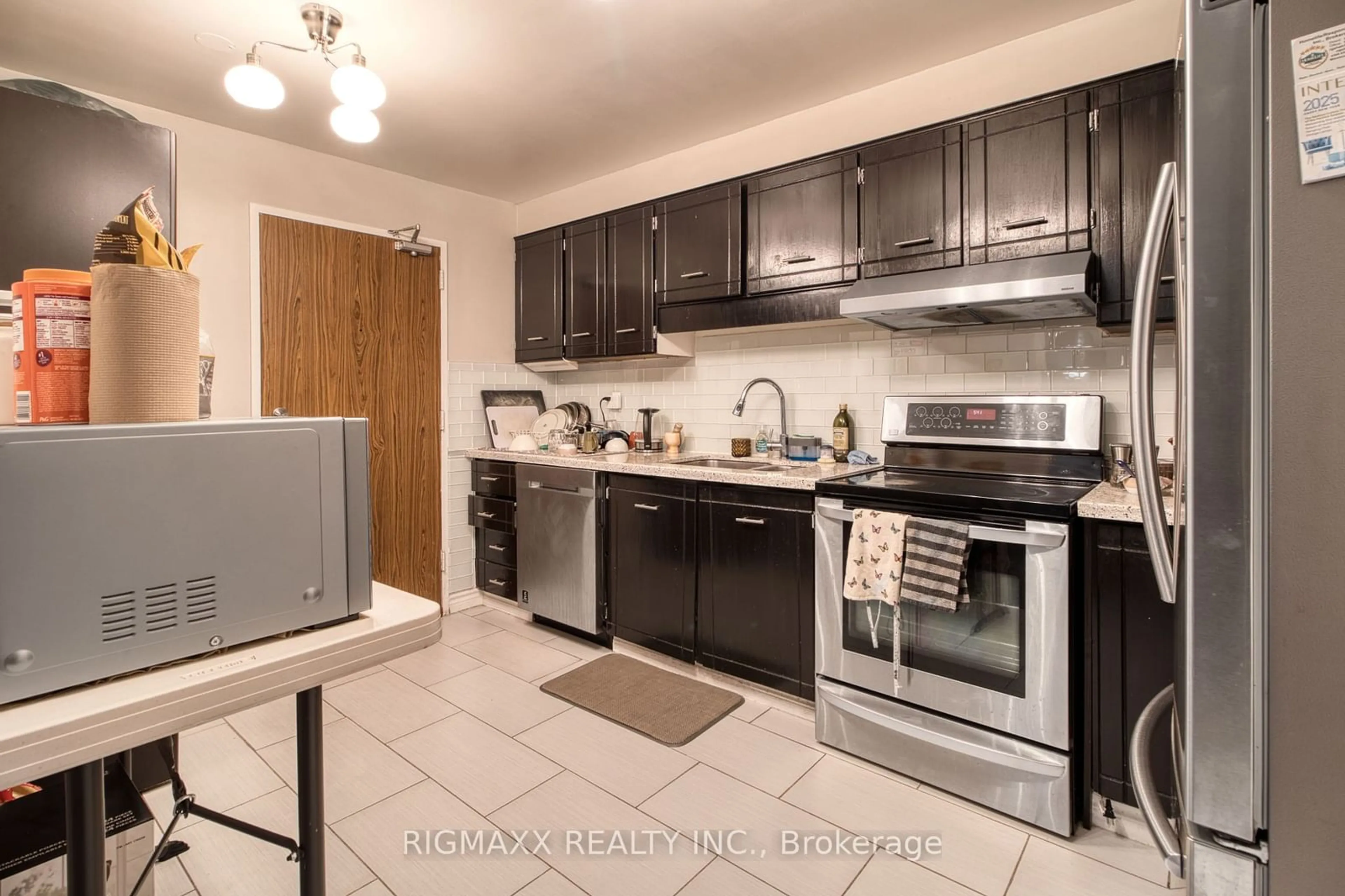 Standard kitchen, unknown for 20 Mississauga Valley Blvd #1501, Mississauga Ontario L5A 3S1