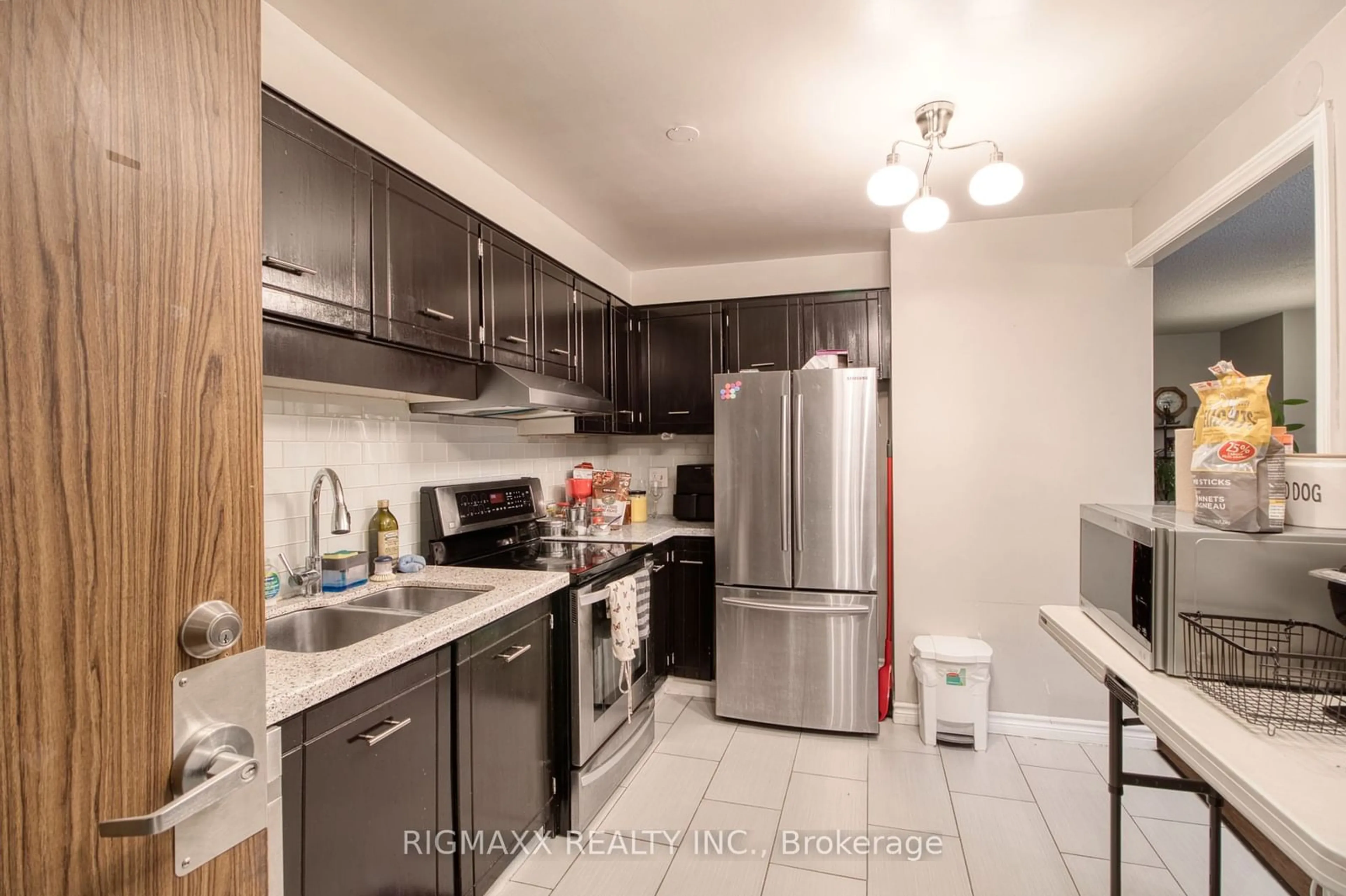 Standard kitchen, unknown for 20 Mississauga Valley Blvd #1501, Mississauga Ontario L5A 3S1