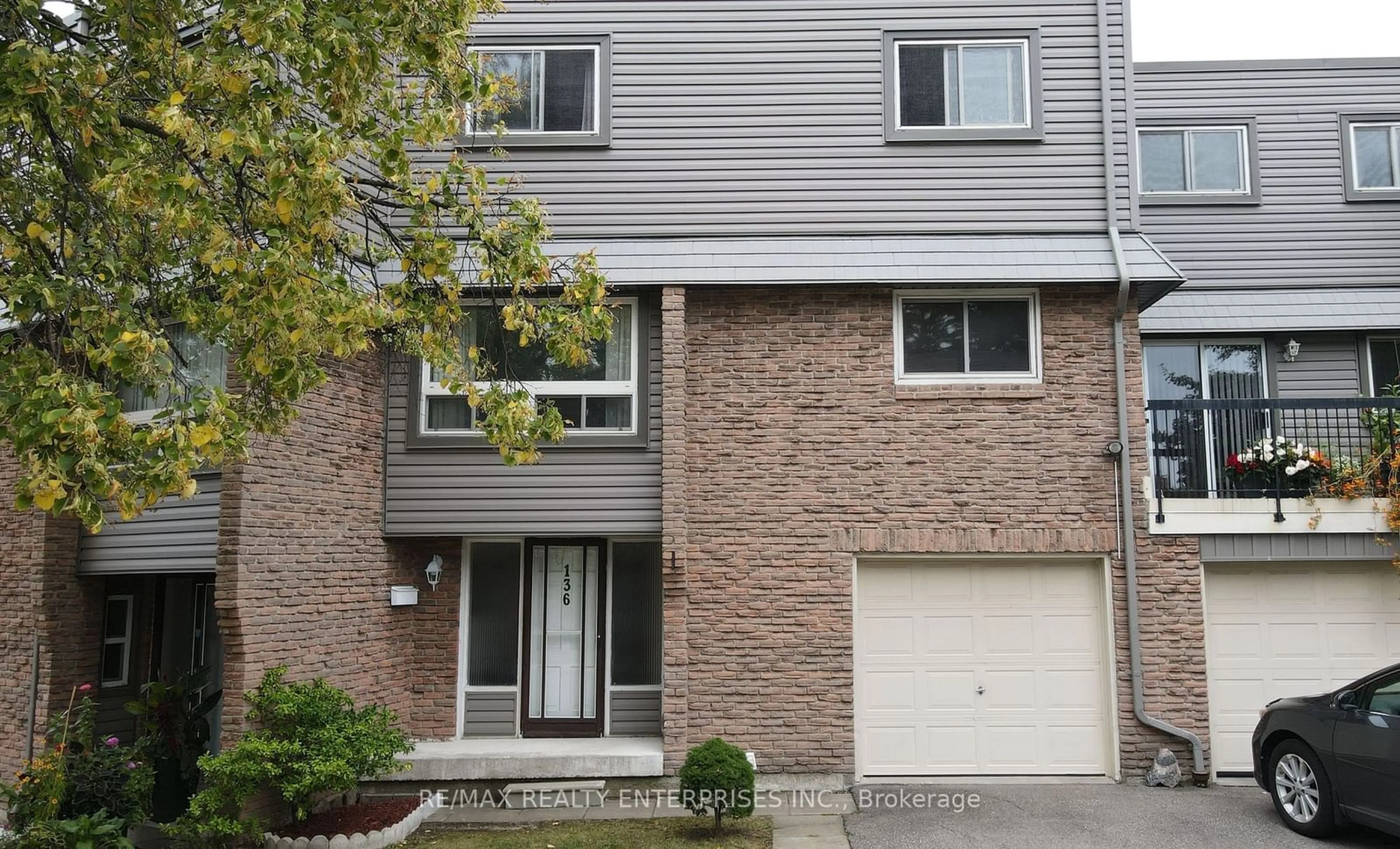 Home with brick exterior material, street for 2315 Bromsgrove Rd #136, Mississauga Ontario L5J 4A6