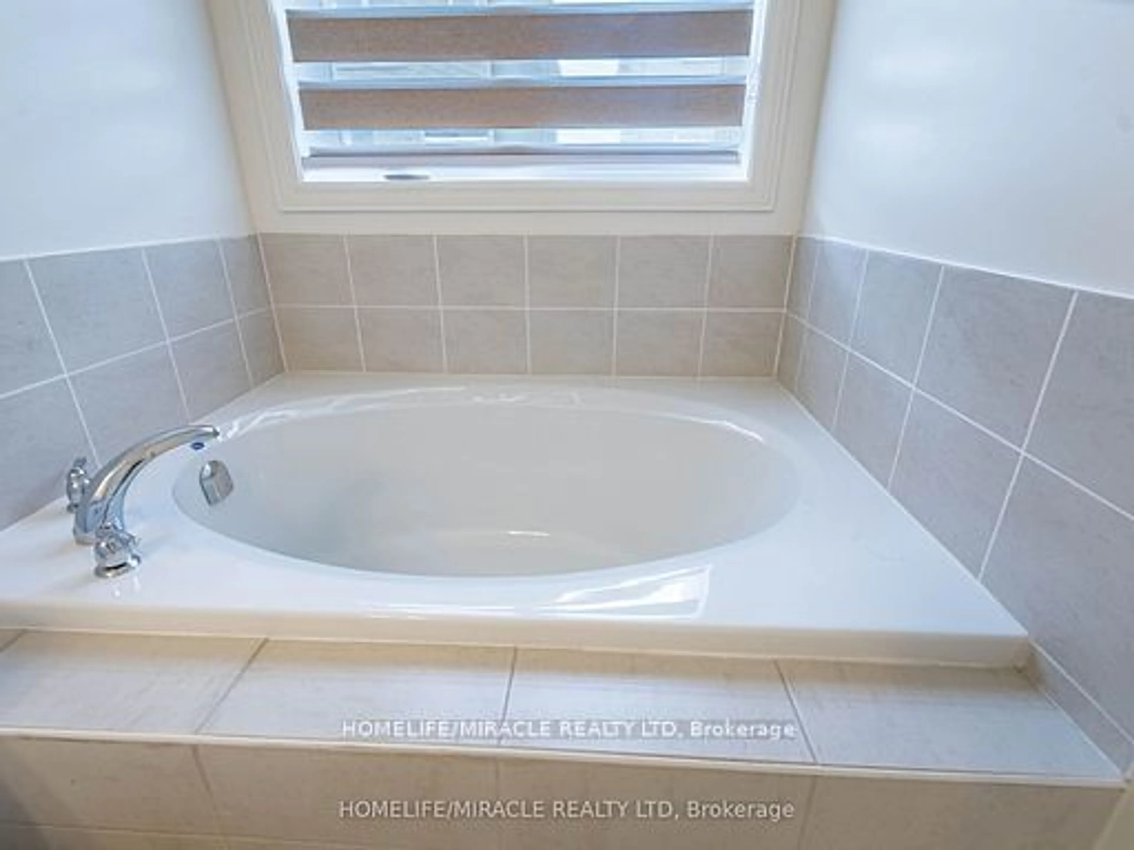 Contemporary bathroom, ceramic/tile floor for 35 Sail Rd, Brampton Ontario L7A 4W7