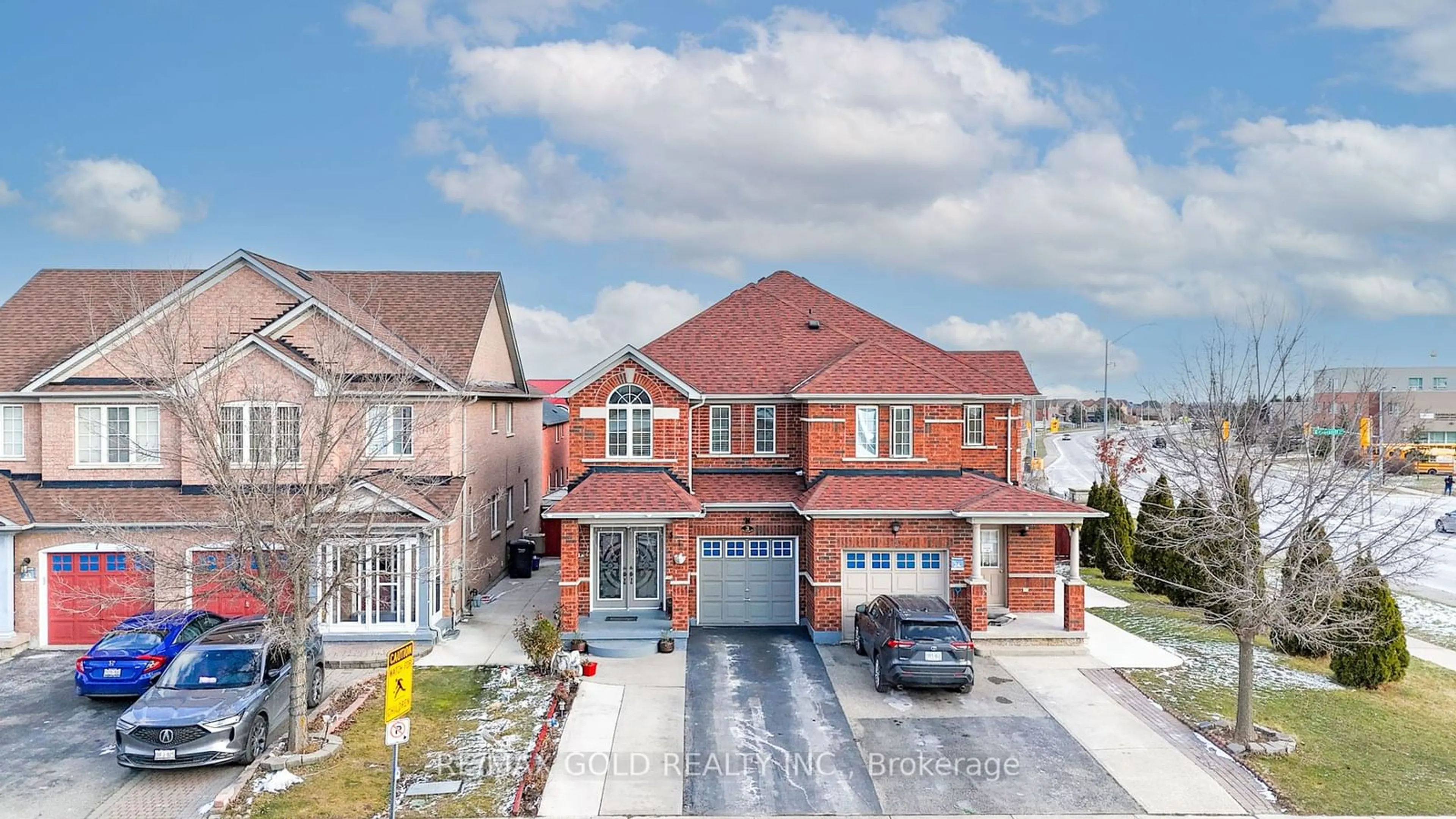 A pic from outside/outdoor area/front of a property/back of a property/a pic from drone, street for 3 Hot Spring Rd, Brampton Ontario L6R 3H9