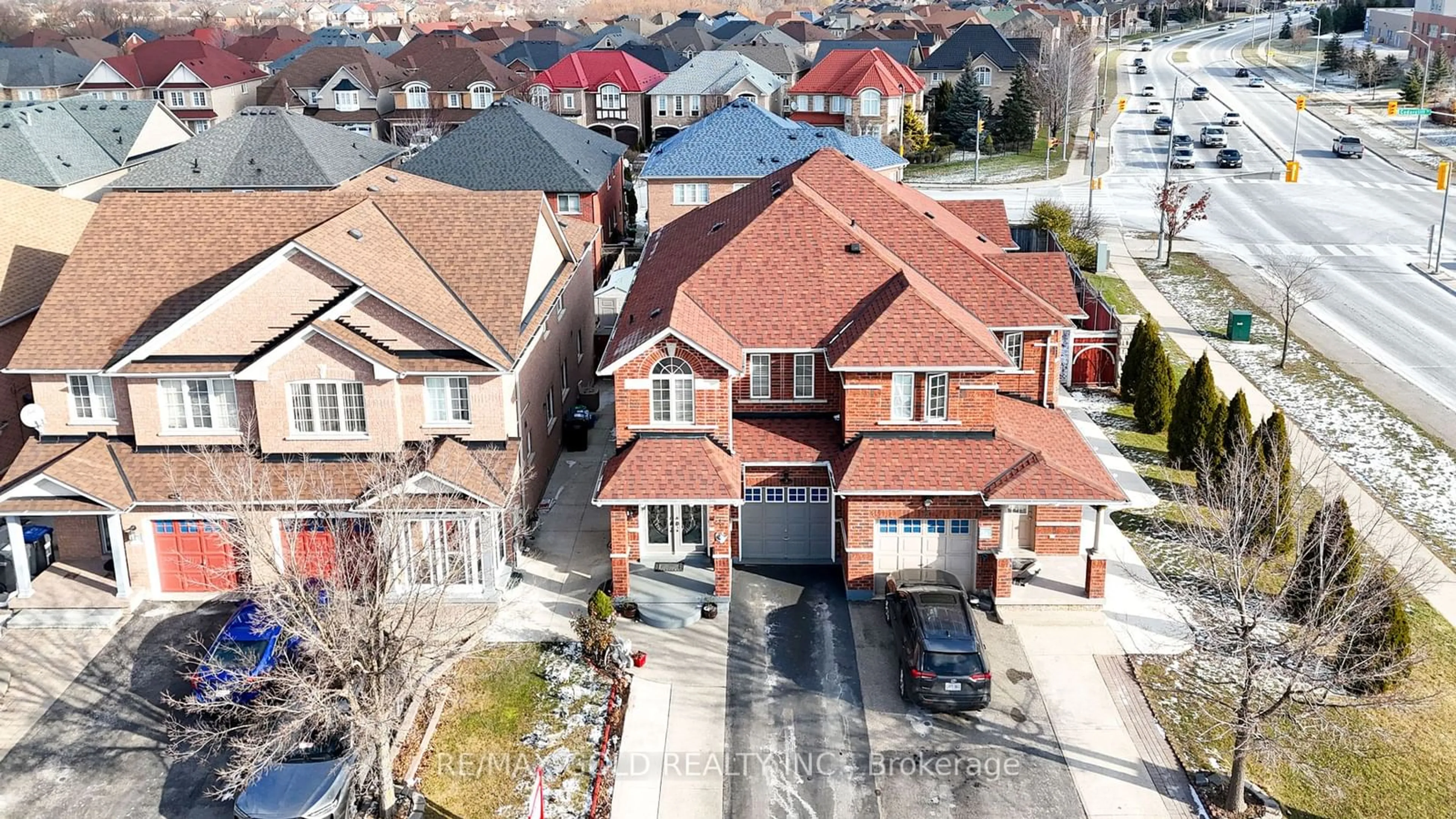 A pic from outside/outdoor area/front of a property/back of a property/a pic from drone, street for 3 Hot Spring Rd, Brampton Ontario L6R 3H9