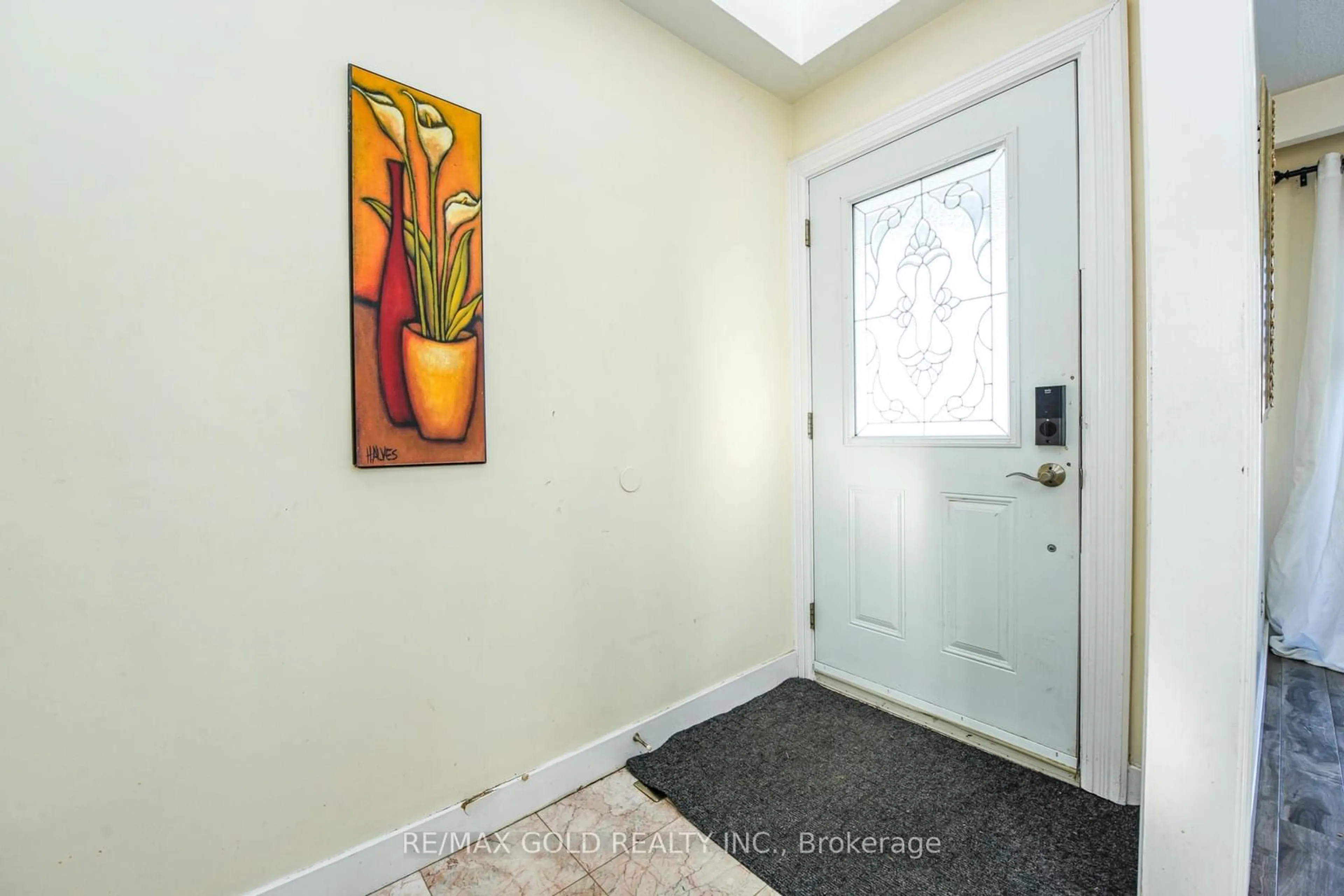 Indoor entryway for 7430 Netherwood Rd, Mississauga Ontario L4T 2N6