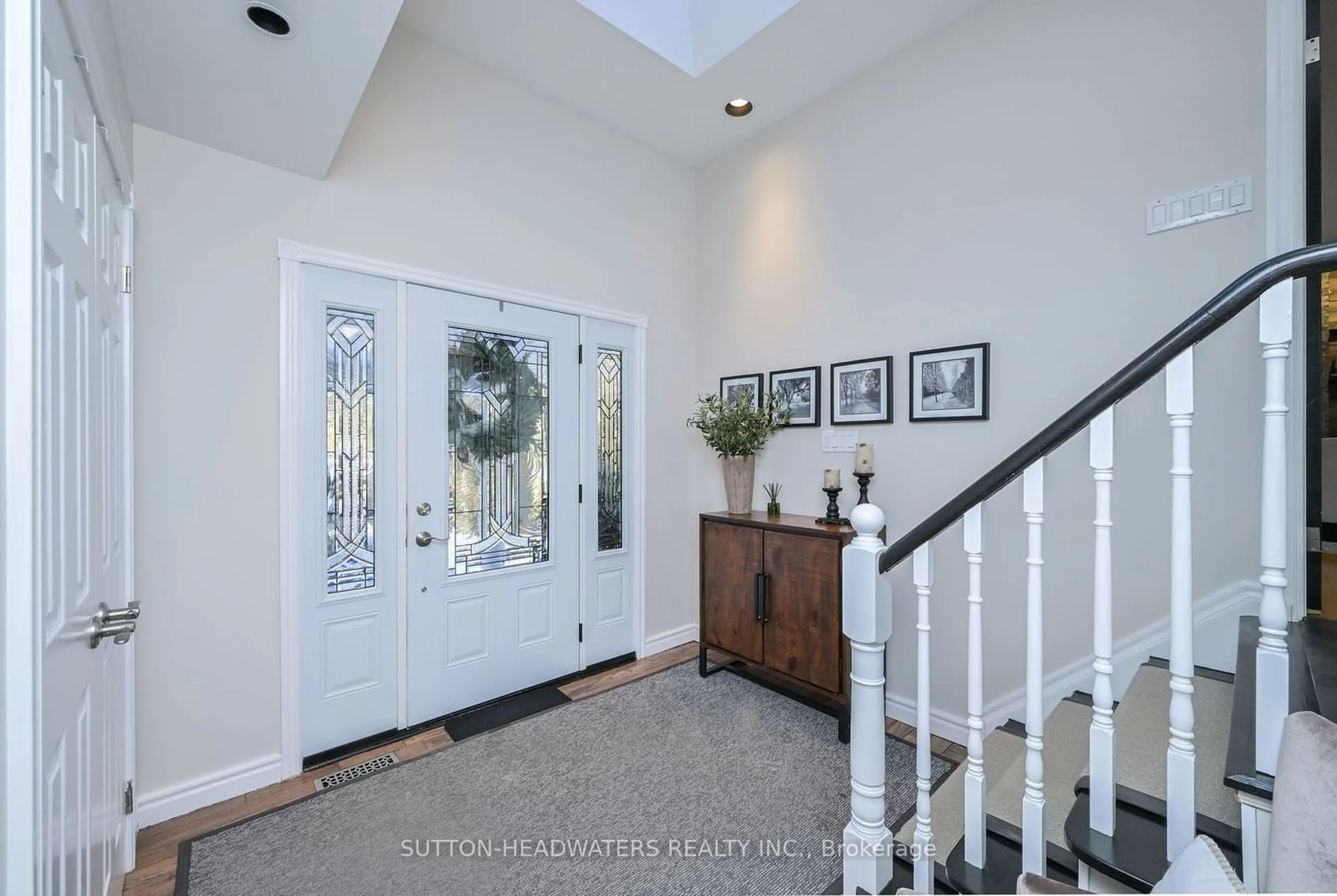 Indoor entryway for 563 River Rd, Caledon Ontario L7K 0E5