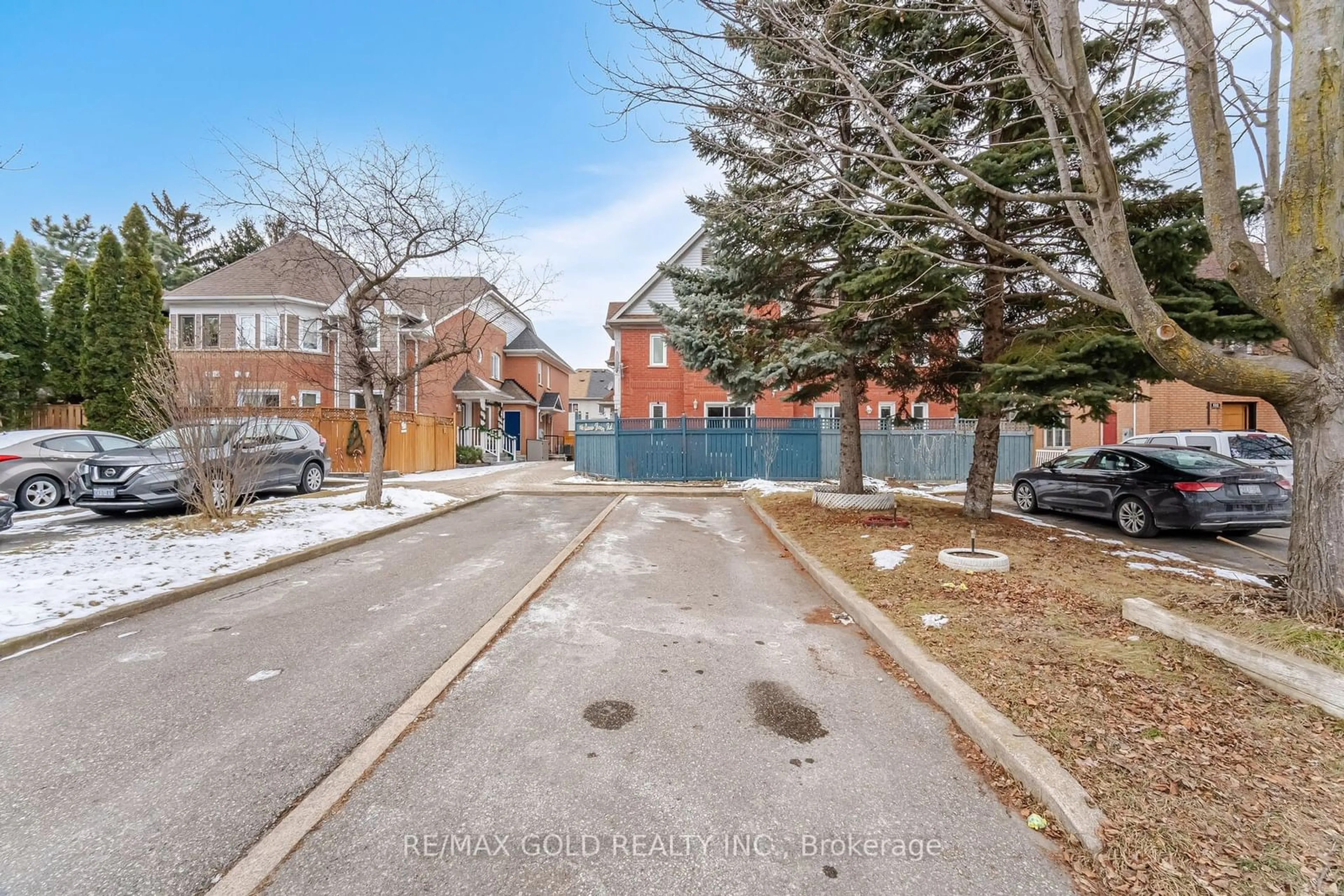 A pic from outside/outdoor area/front of a property/back of a property/a pic from drone, street for 146 Clover Bloom Rd, Brampton Ontario L6R 1S5