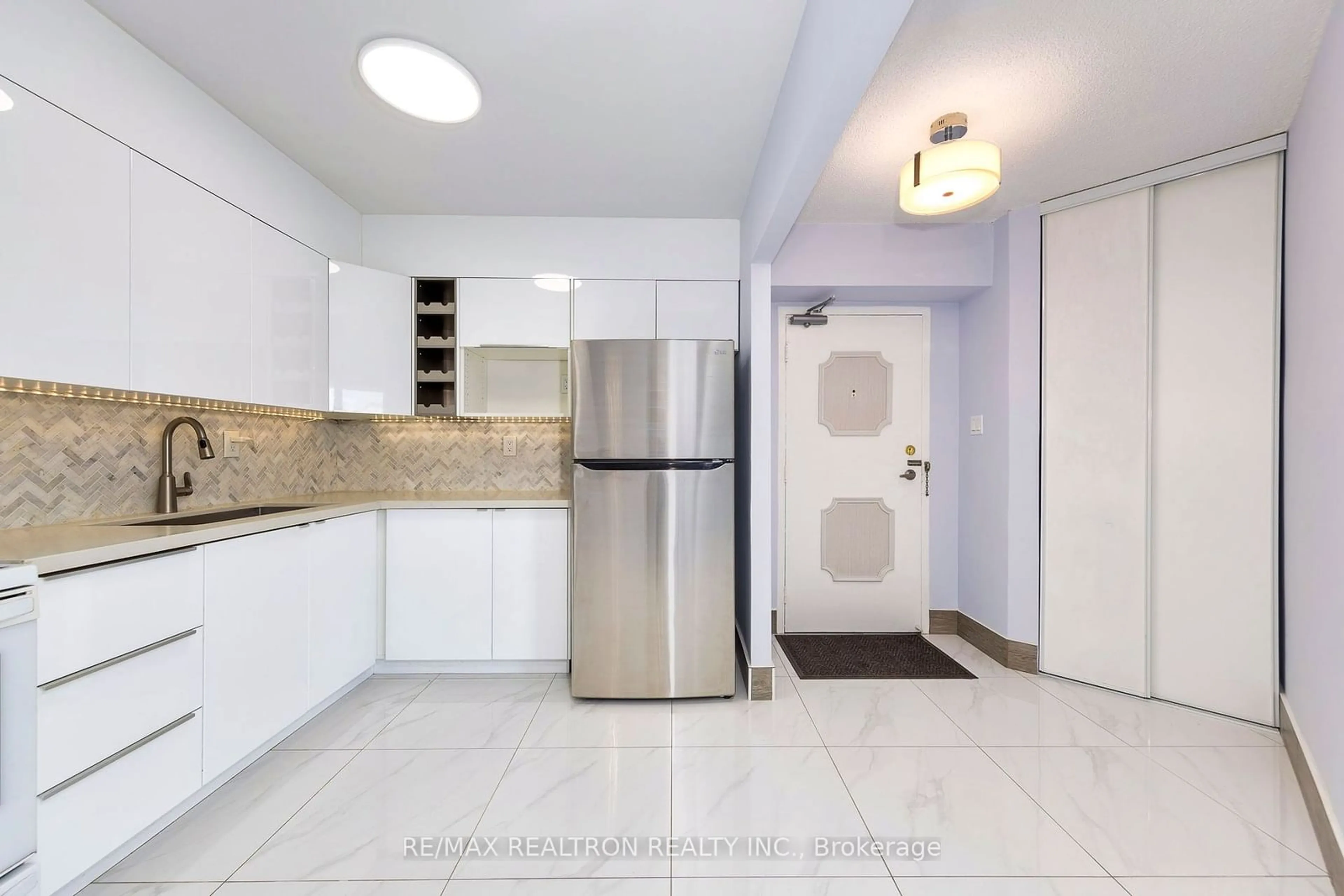 Standard kitchen, ceramic/tile floor for 380 Dixon Rd #1805, Toronto Ontario M9R 1T3