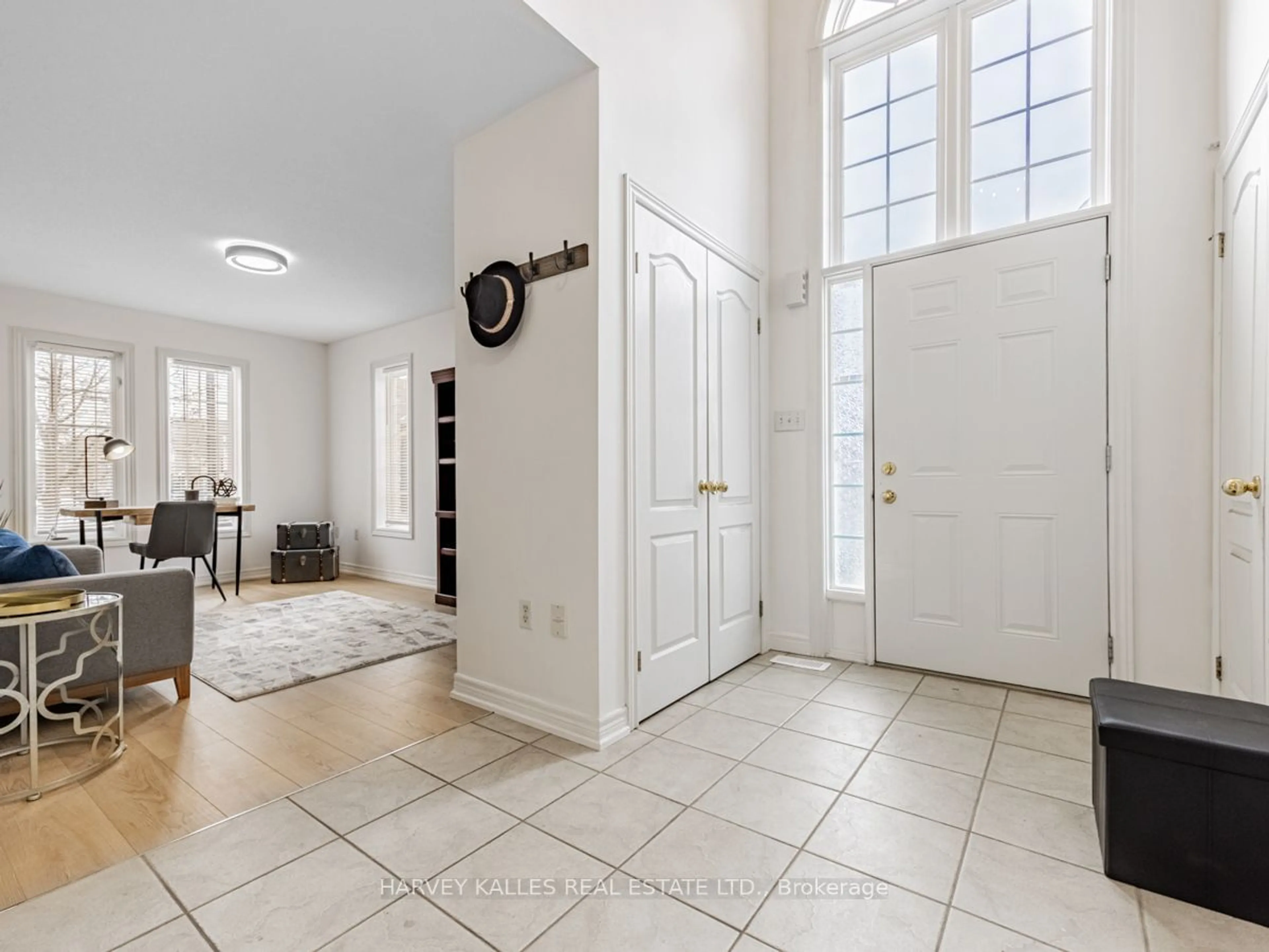 Indoor entryway for 4055 Forest Run Ave #69, Burlington Ontario L7M 5B8