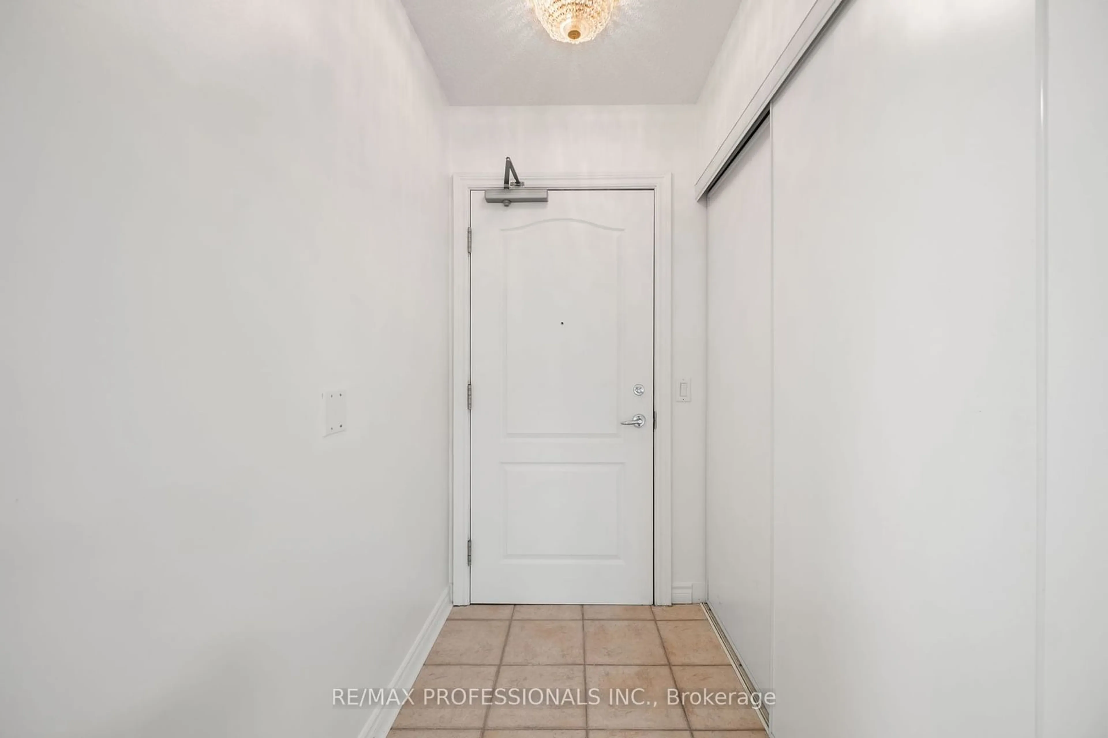 Indoor entryway for 4640 Kimbermount Ave #801, Mississauga Ontario L5M 5W6