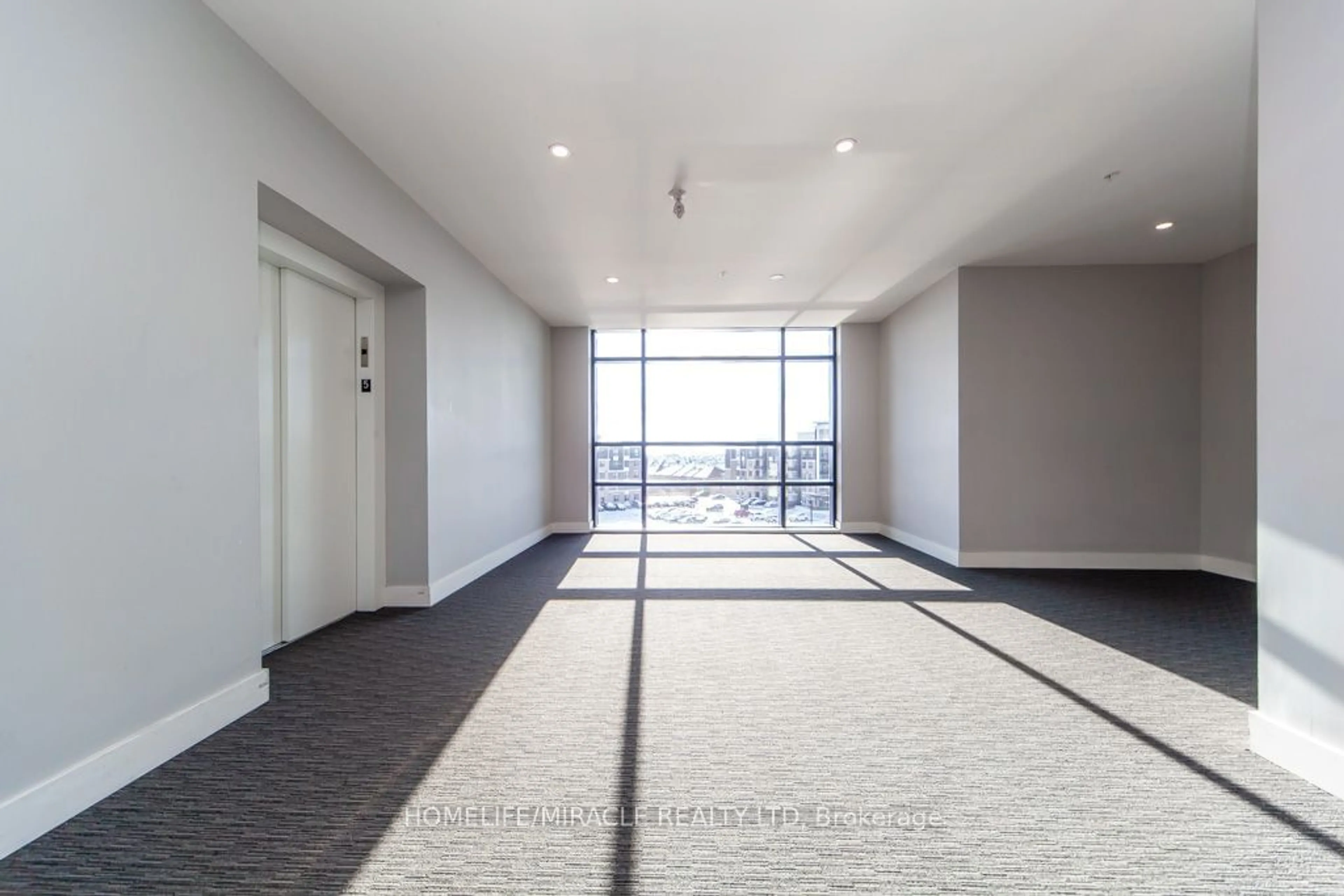 Indoor foyer for 630 Sauve St #512, Milton Ontario L9T 9A6