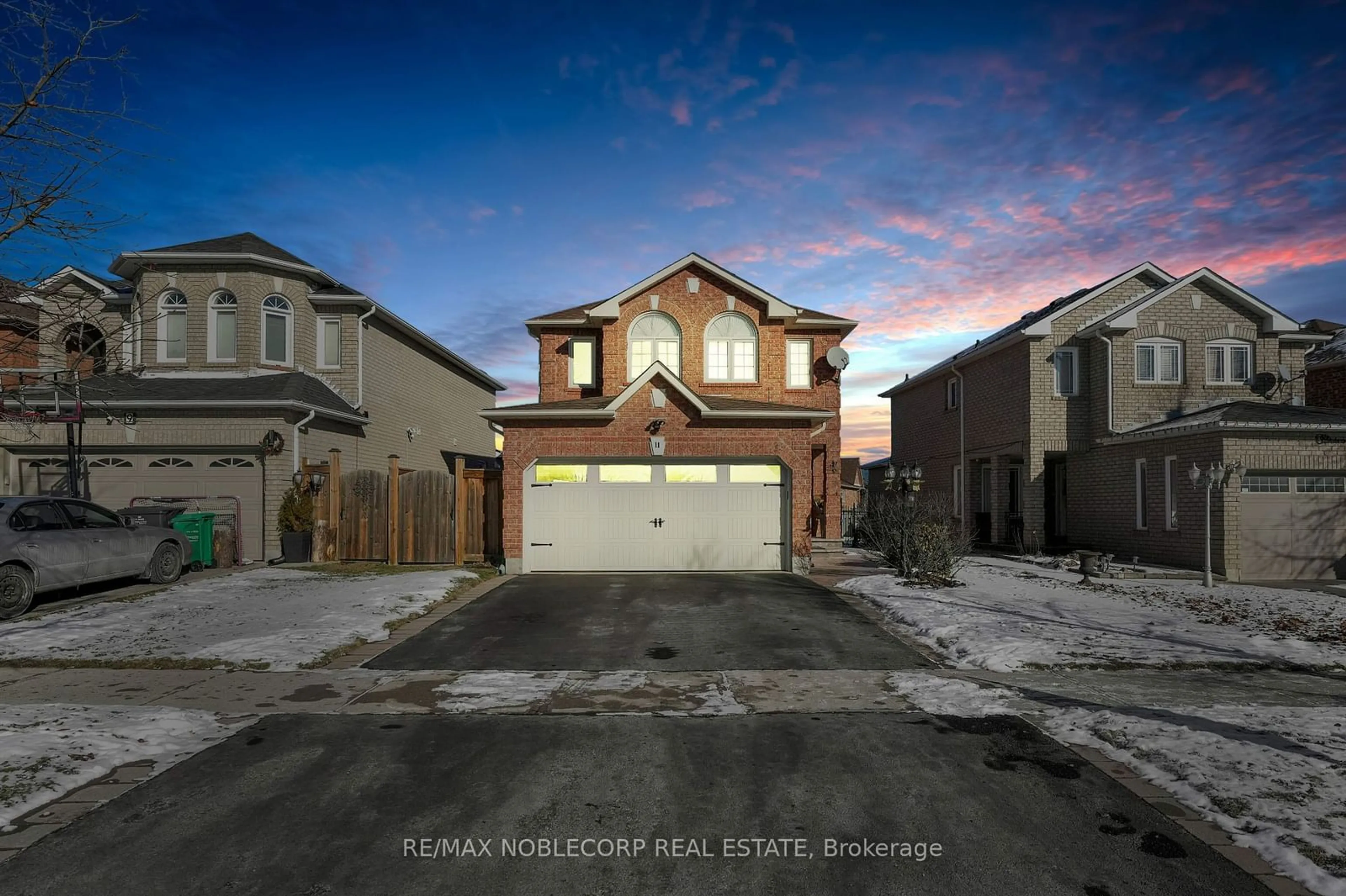 A pic from outside/outdoor area/front of a property/back of a property/a pic from drone, street for 11 Royalton Dr, Caledon Ontario L7E 1W8