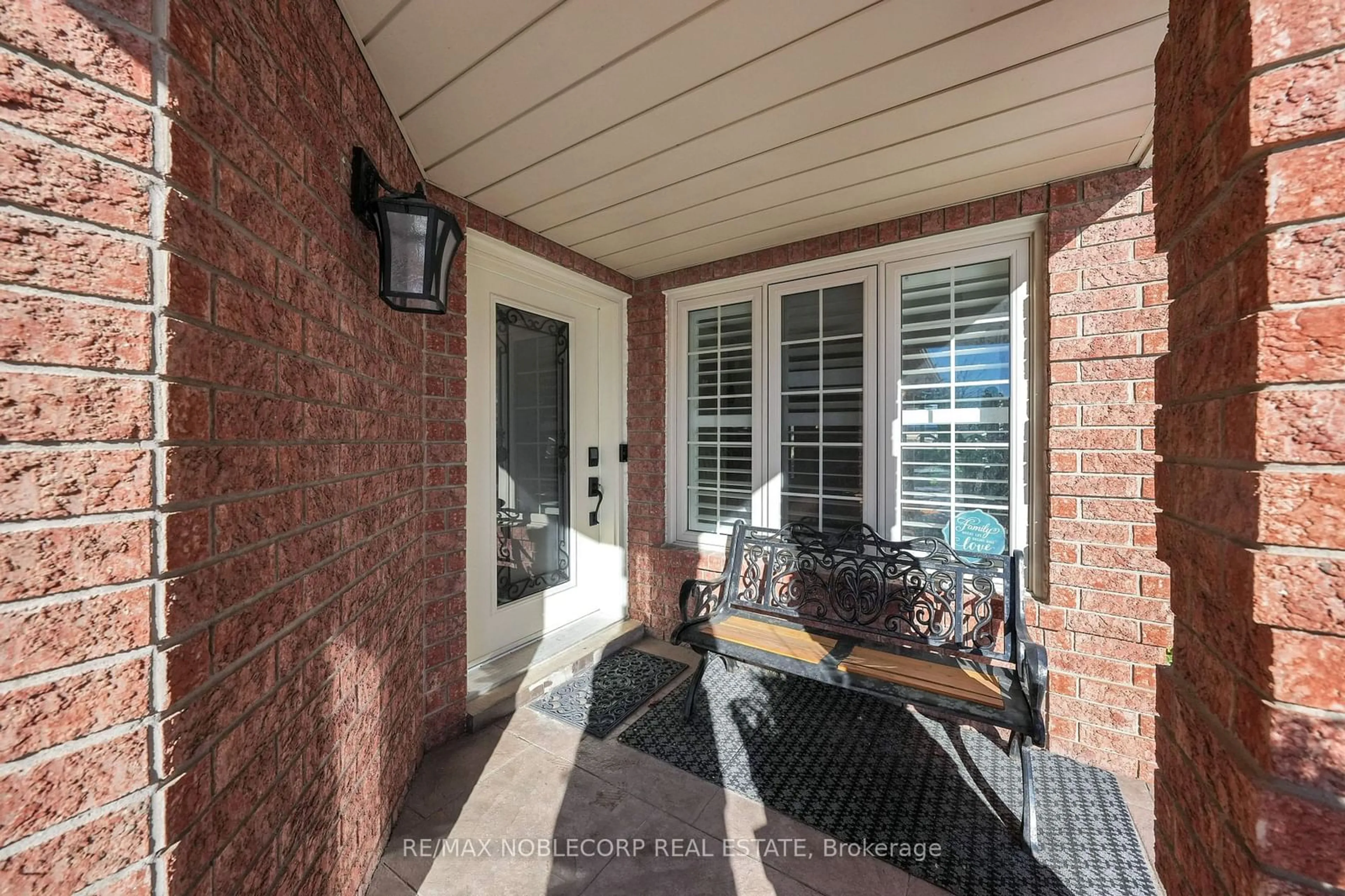 Patio, street for 11 Royalton Dr, Caledon Ontario L7E 1W8