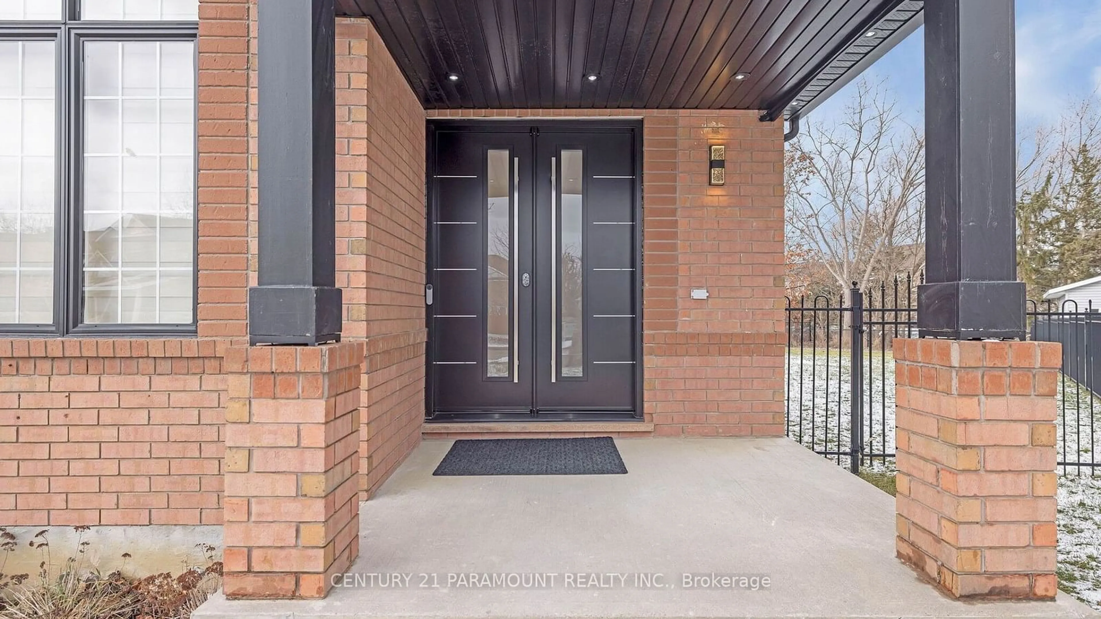 Indoor entryway for 22 Maldives Cres, Brampton Ontario L6P 1L5