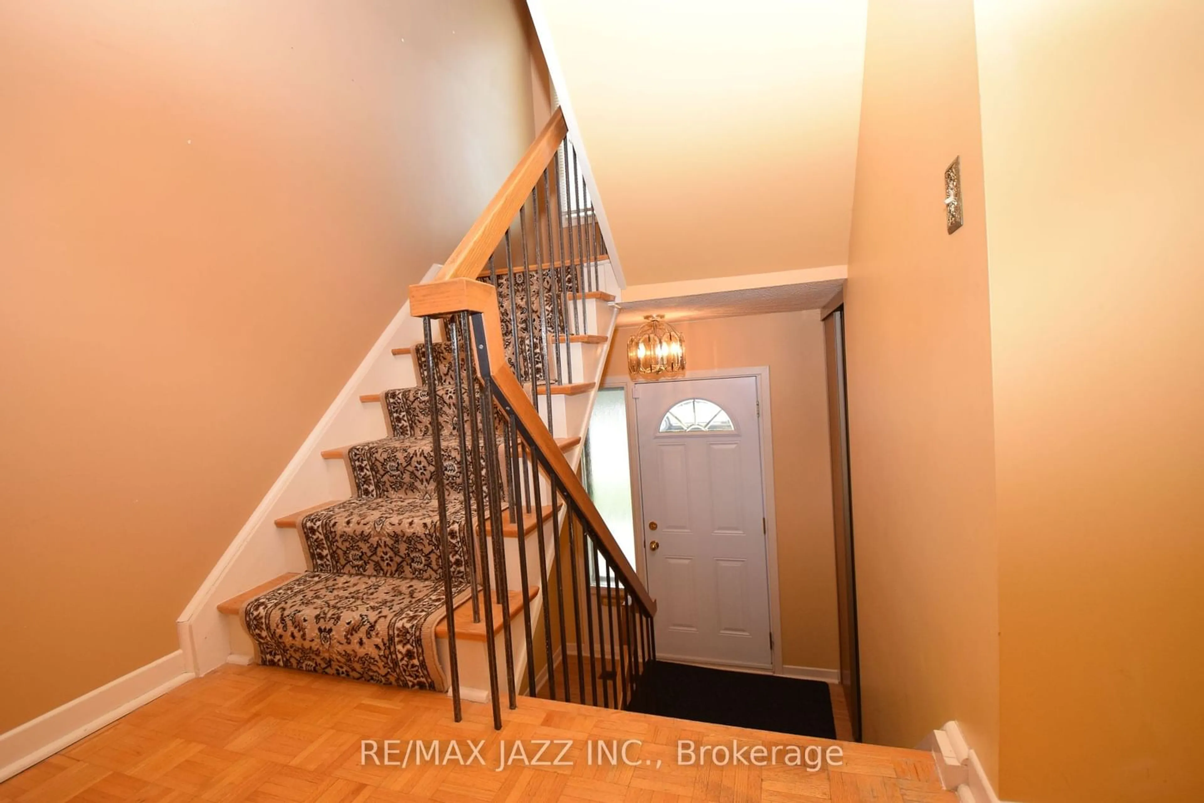 Indoor entryway for 39 Kidron Valley Dr, Toronto Ontario M9V 4L3