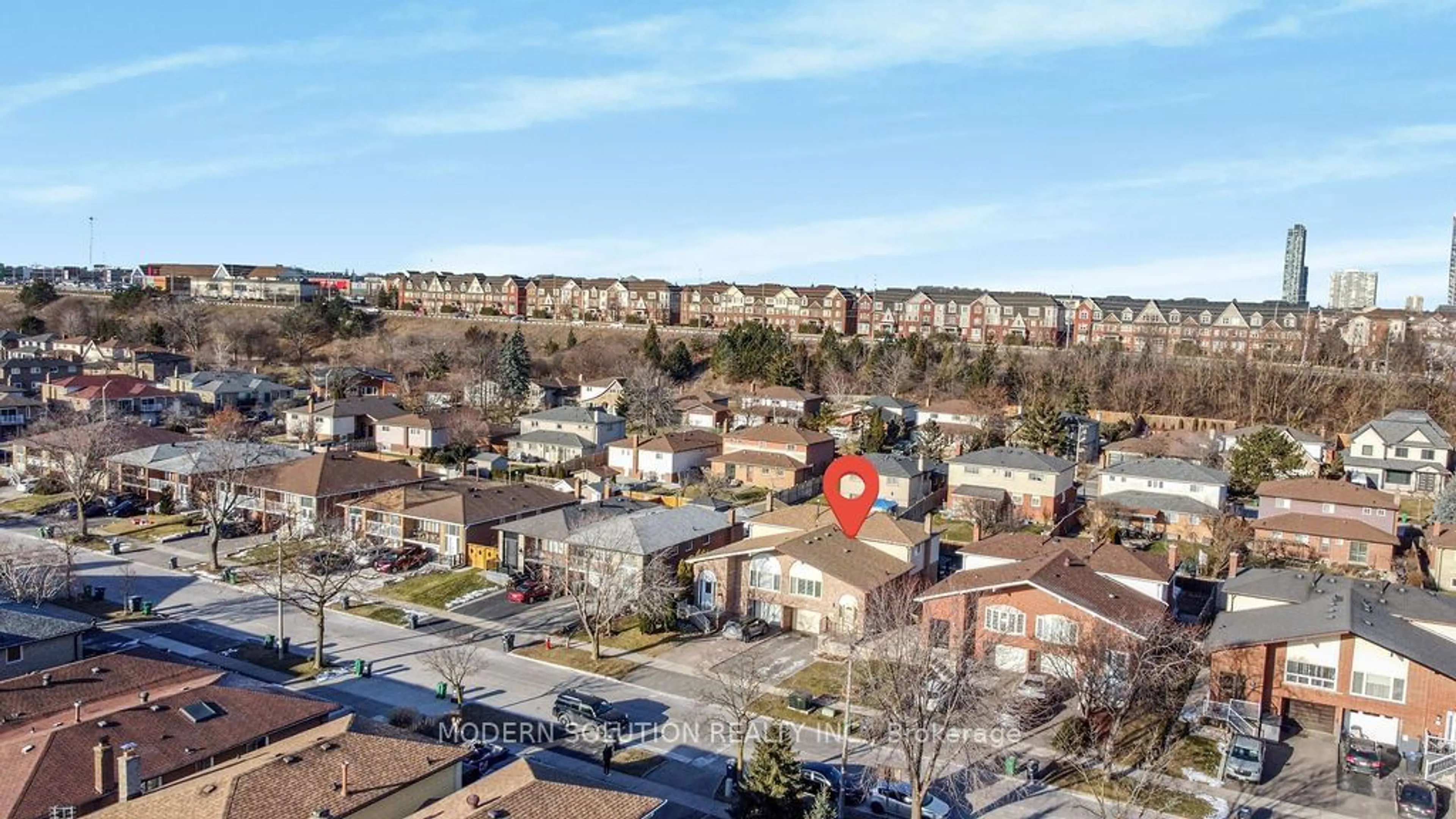 A pic from outside/outdoor area/front of a property/back of a property/a pic from drone, city buildings view from balcony for 477 Fendalton St, Mississauga Ontario L5B 2L8