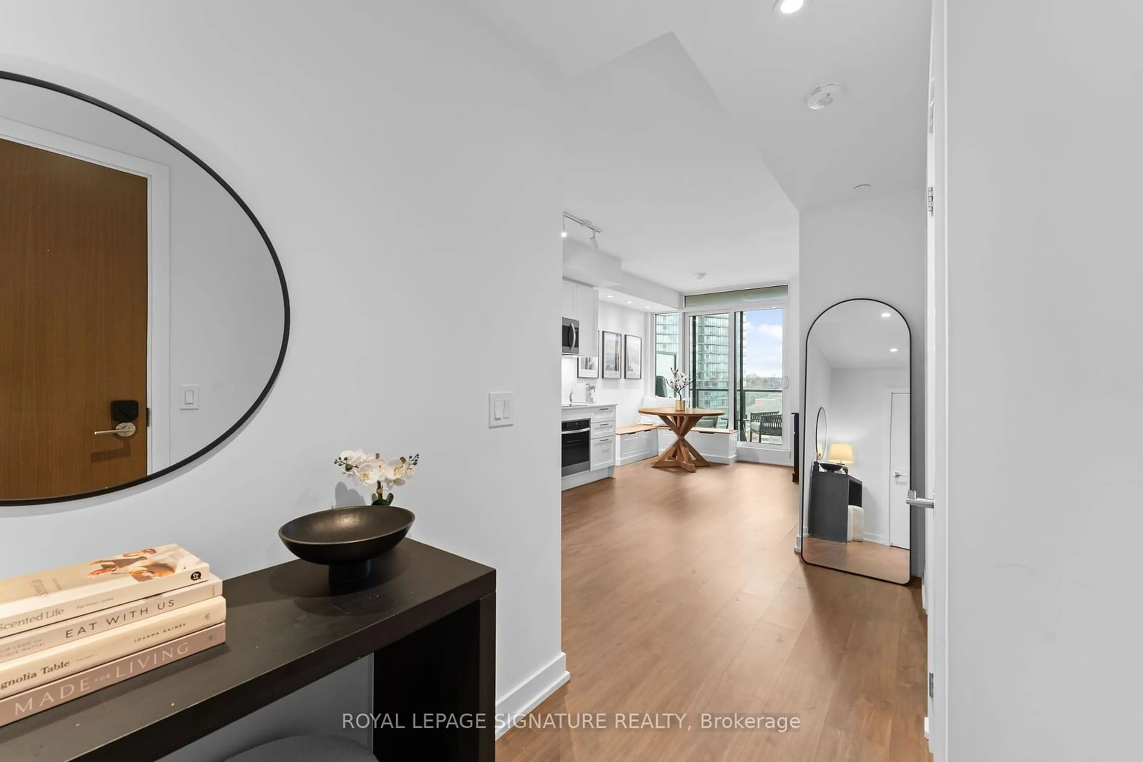 Indoor entryway for 1926 Lake Shore Blvd #1601, Toronto Ontario M6S 1A1