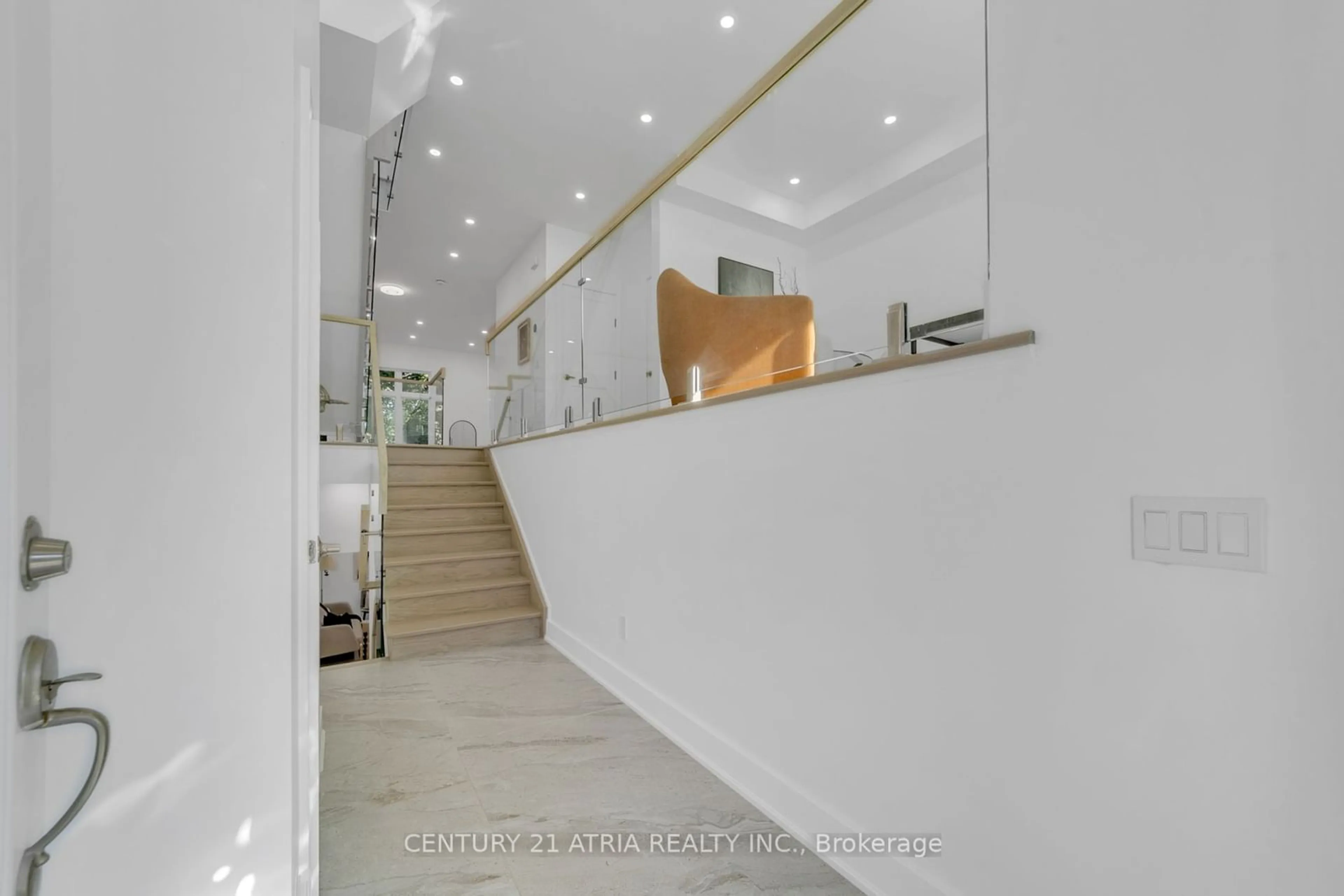 Indoor foyer for 47 Eighth St, Toronto Ontario M8V 3C2