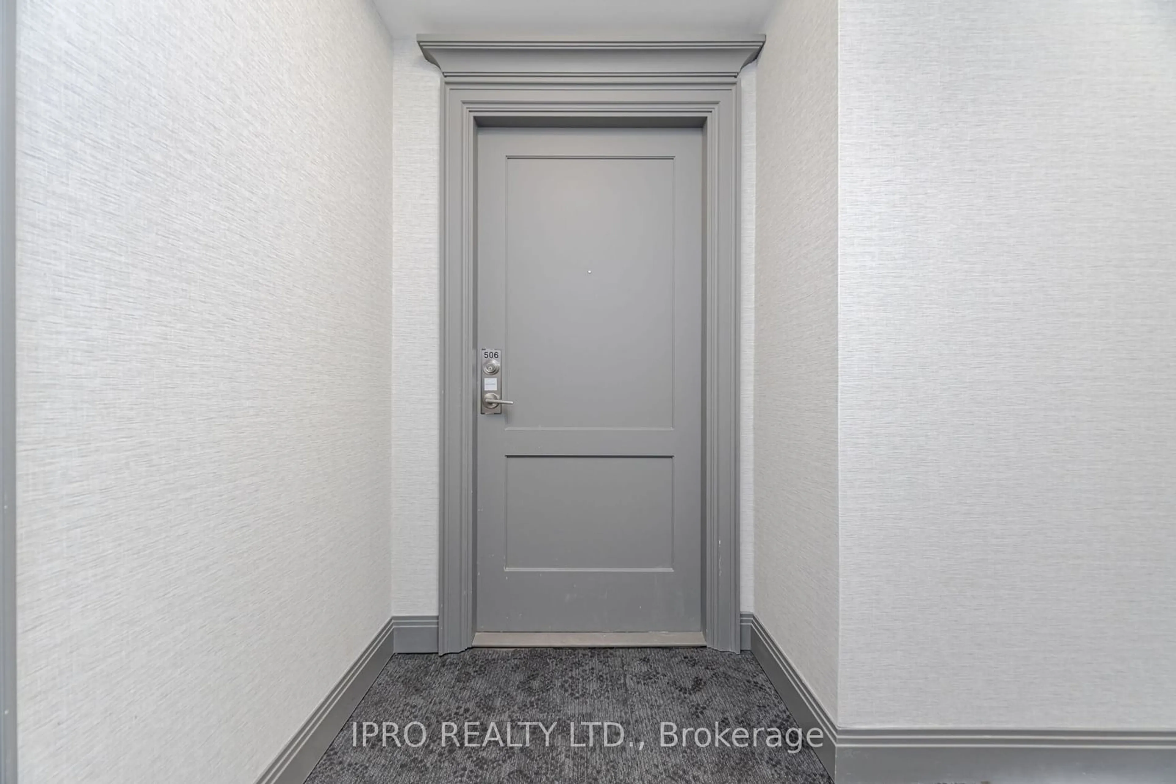 Indoor entryway for 30 Elm Dr #506, Mississauga Ontario L5B 0N6