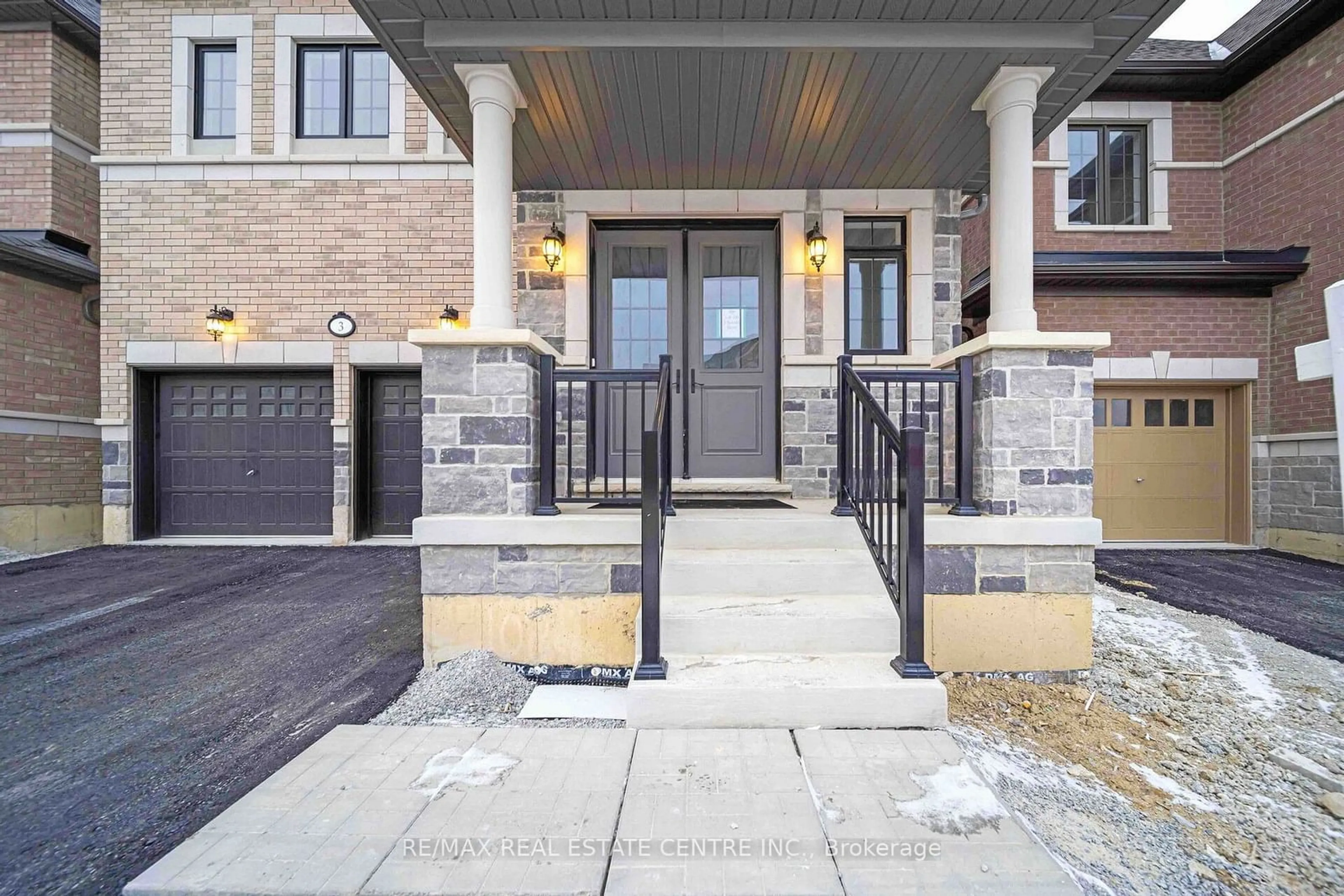 Indoor entryway for 3 Kessler Dr, Brampton Ontario L6R 4G2