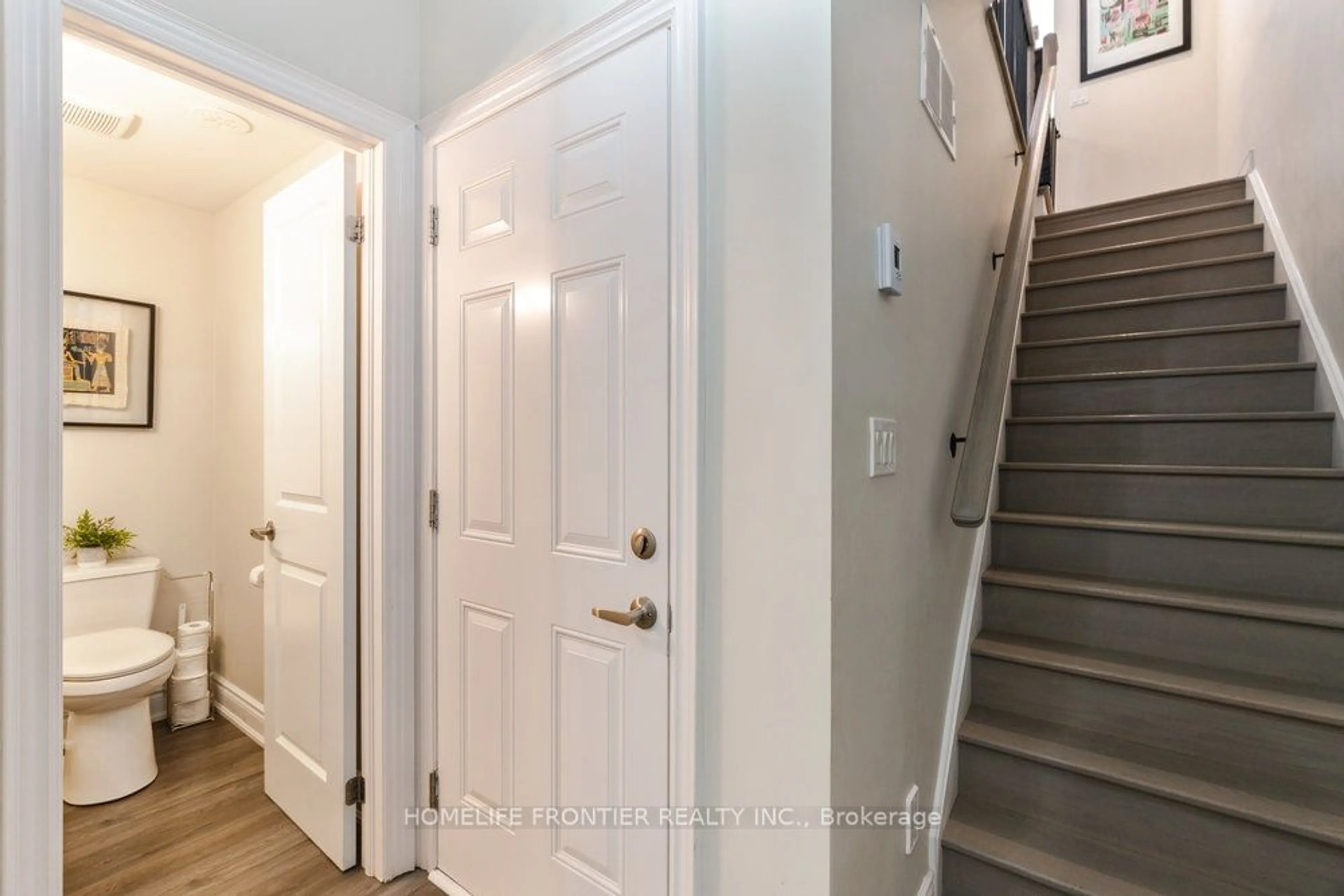 Indoor entryway for 80 Daisy Ave #21, Toronto Ontario M8W 0B7