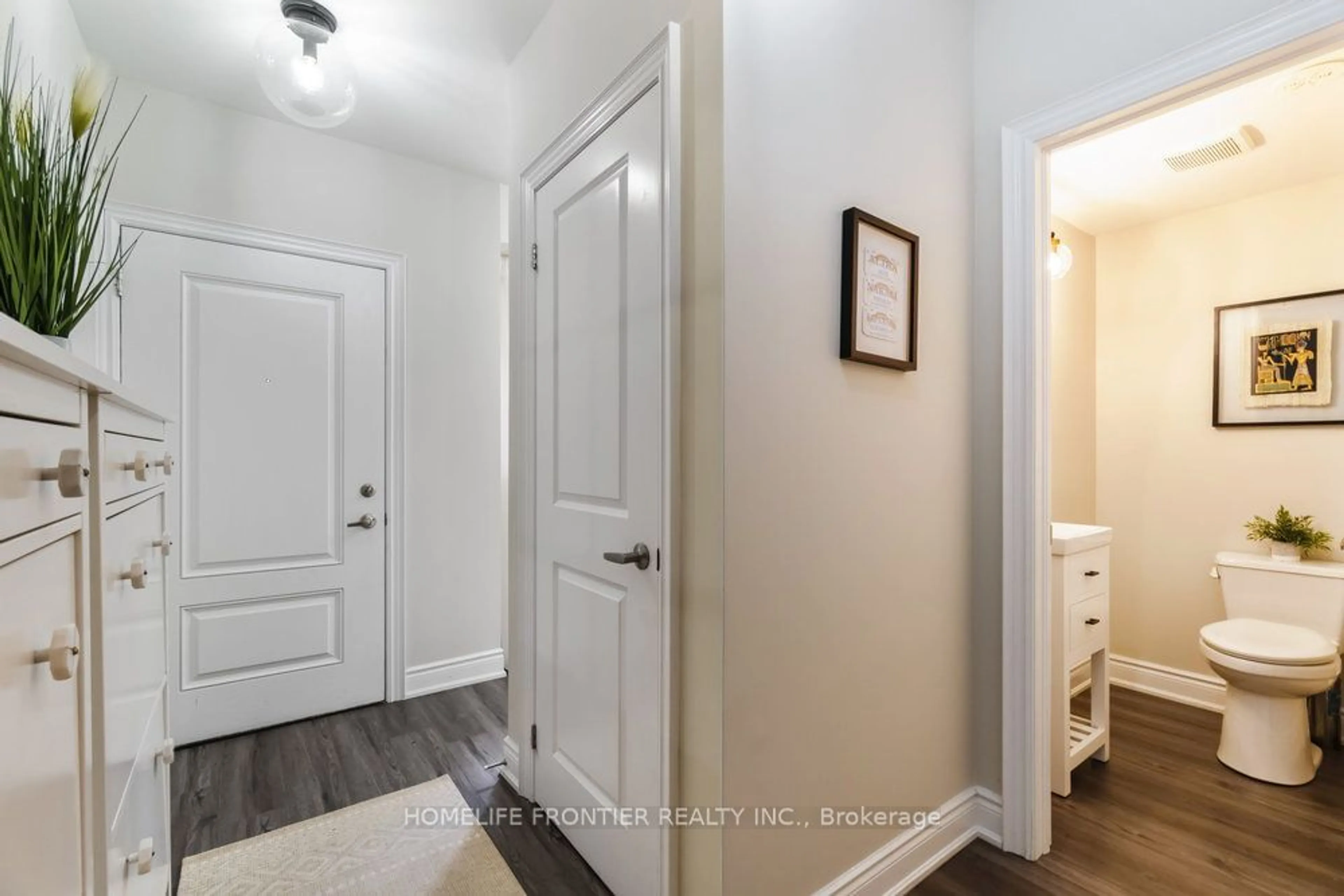 Indoor entryway for 80 Daisy Ave #21, Toronto Ontario M8W 0B7