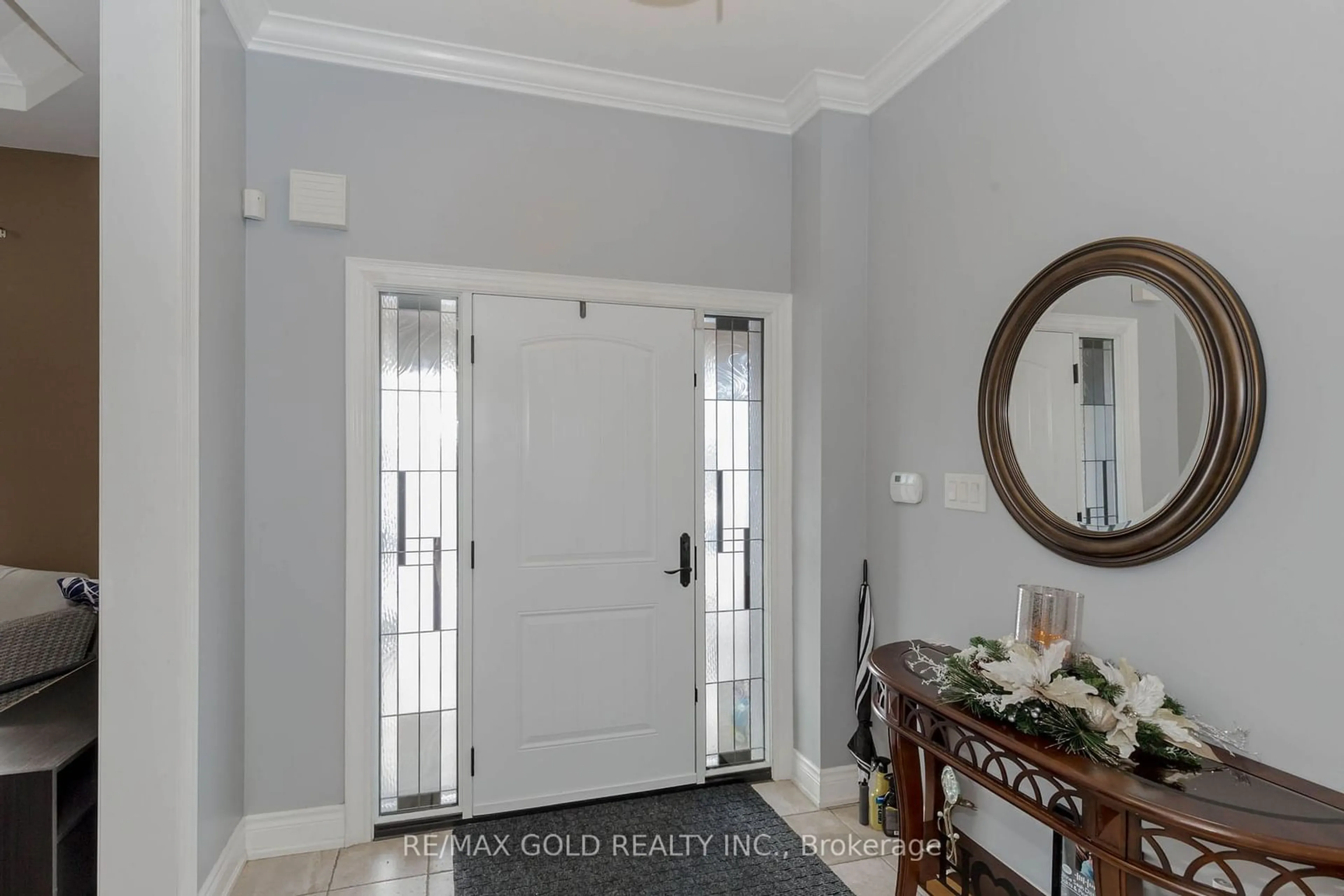 Indoor entryway for 99 Royal West Dr, Brampton Ontario L6X 0V8