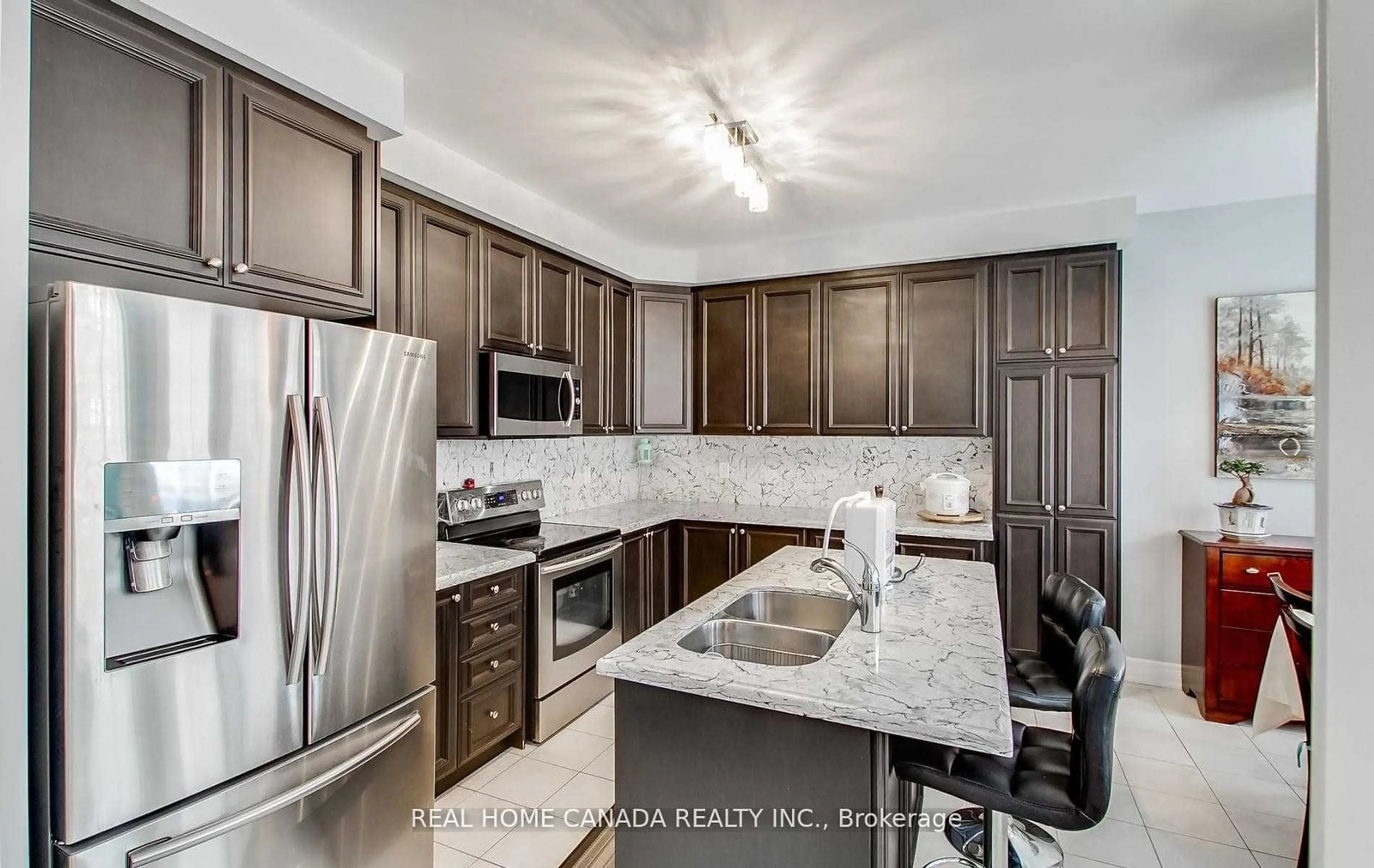 Open concept kitchen, ceramic/tile floor for 3124 Goretti Pl, Mississauga Ontario L5M 0W2