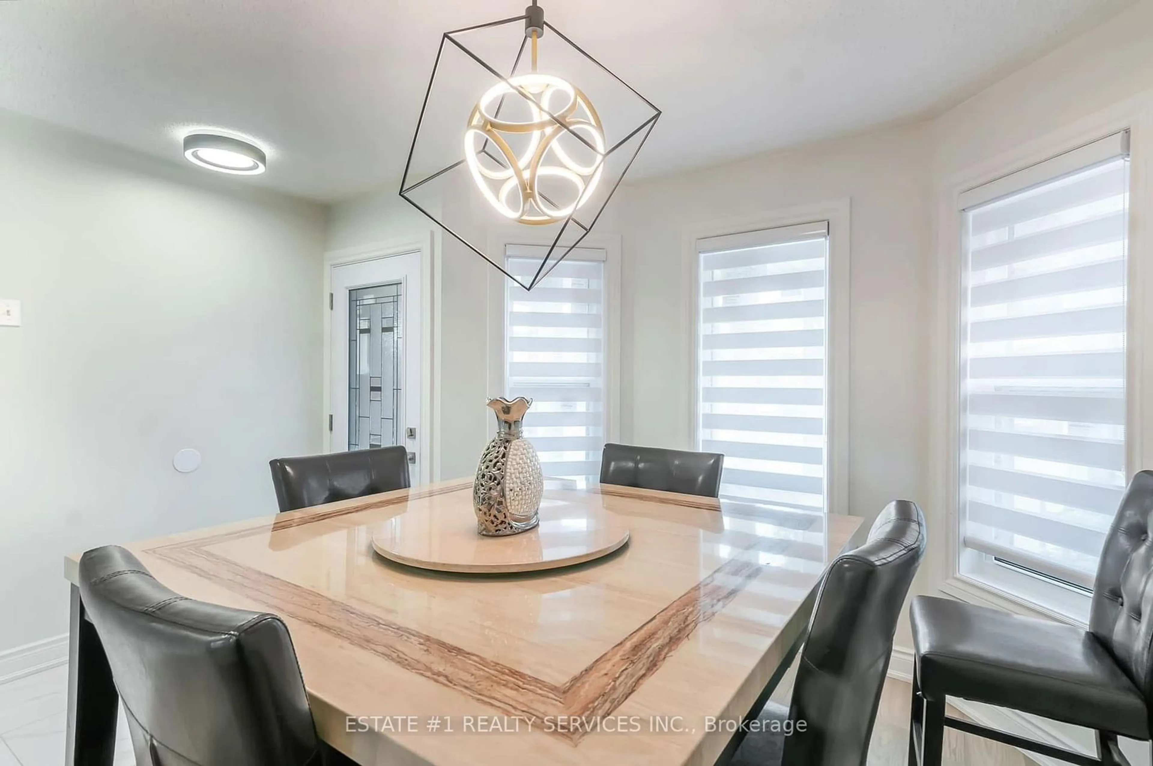 Dining room, unknown for 68 Ponymeadow Way, Brampton Ontario L6X 0M3