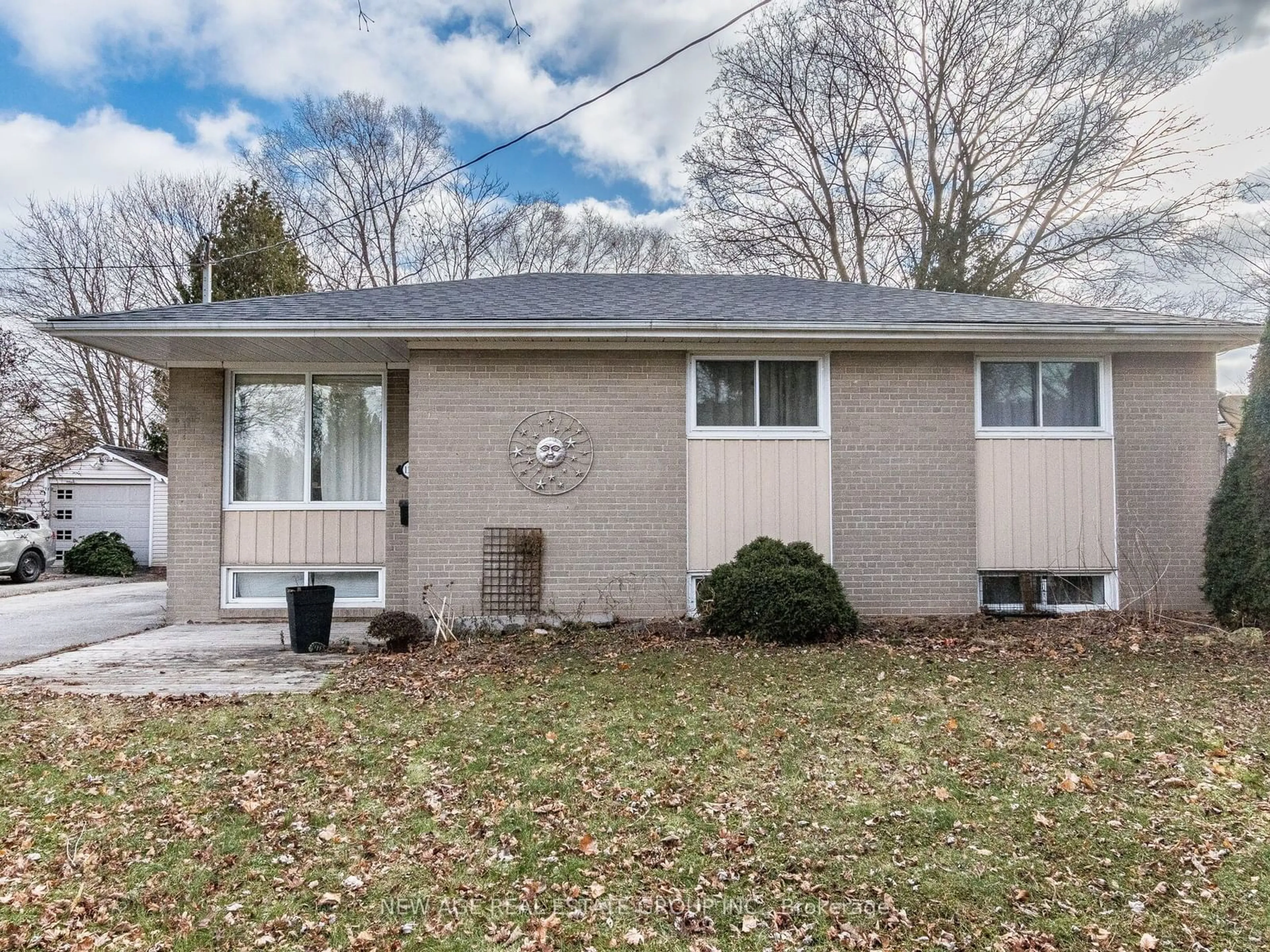 Home with brick exterior material, street for 1234 Bridge Rd, Oakville Ontario L6L 2C1