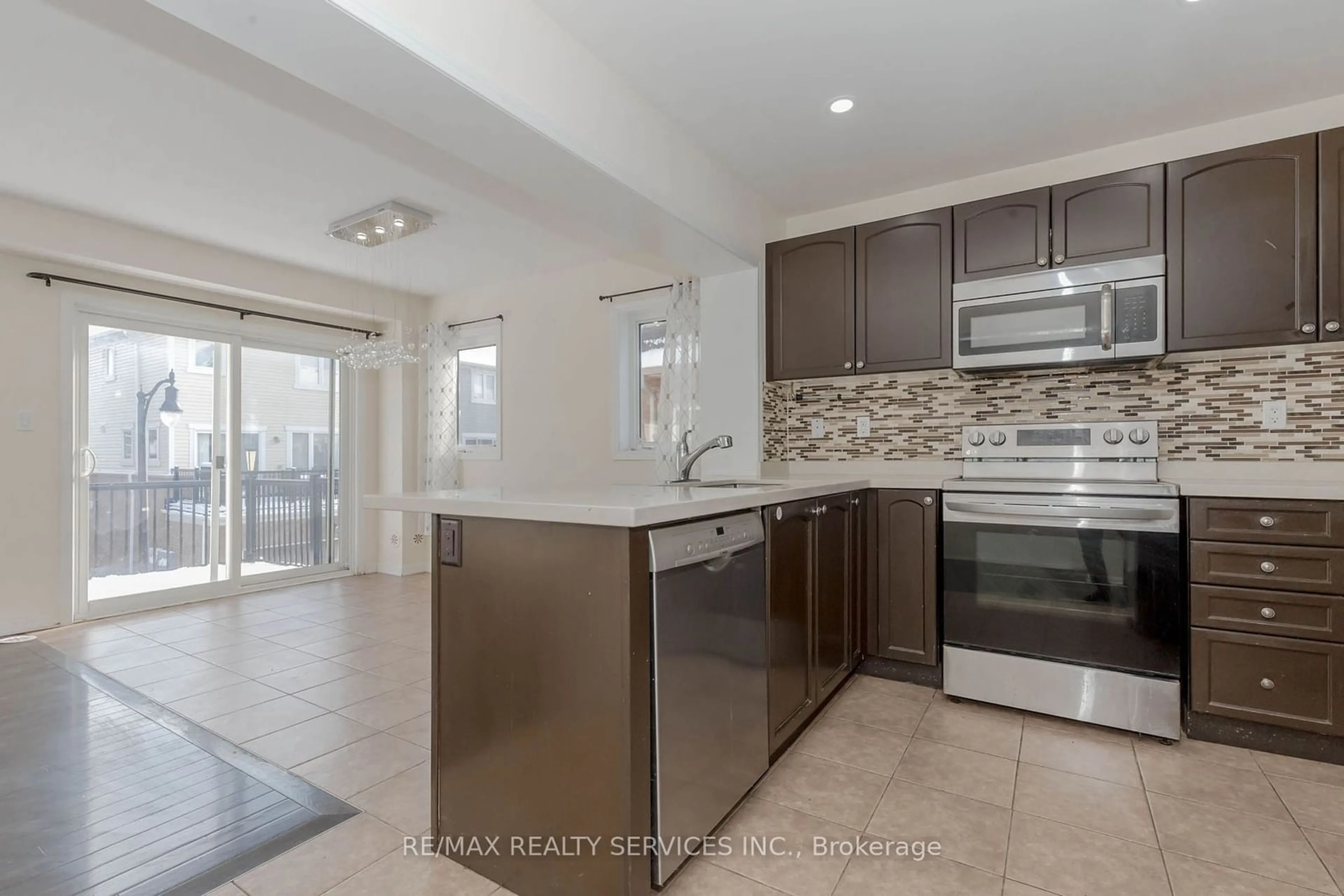 Open concept kitchen, ceramic/tile floor for 20 Henneberry Lane, Brampton Ontario L7A 0V8