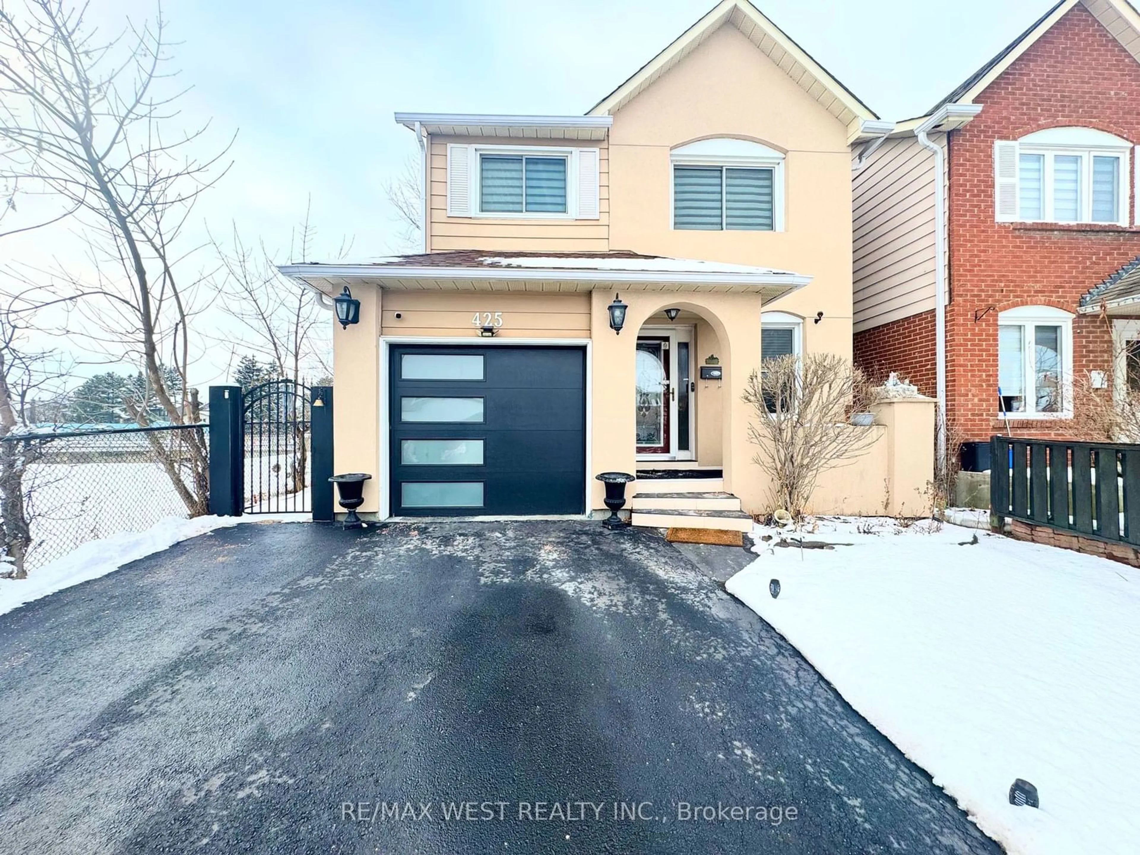 Home with brick exterior material, street for 425 Hansen Rd, Brampton Ontario L6V 3P6