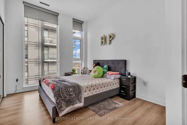Additional property image - 10 Lagerfeld Dr