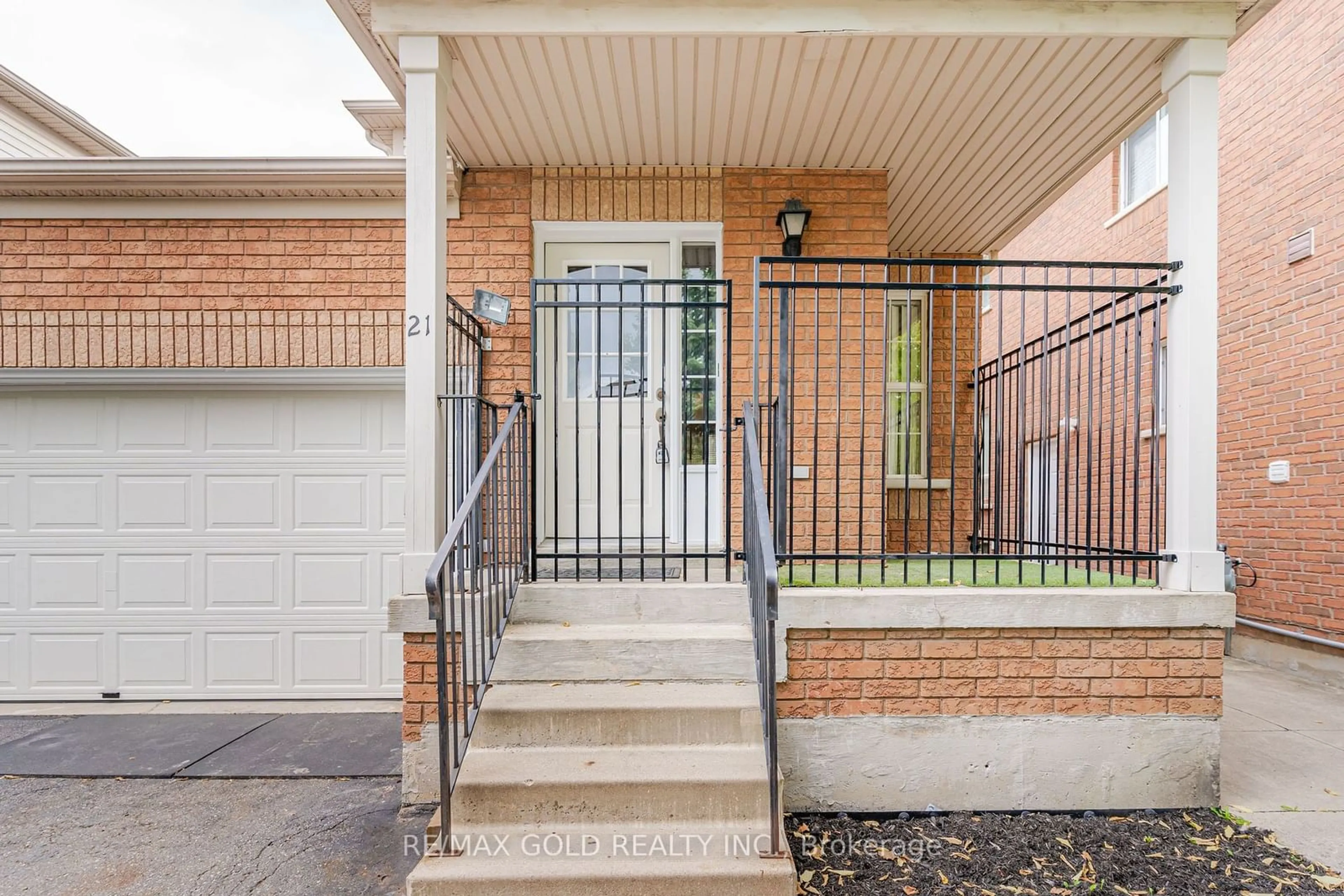 Home with brick exterior material, street for 21 Poplar Plains Rd, Brampton Ontario L7A 1Z5