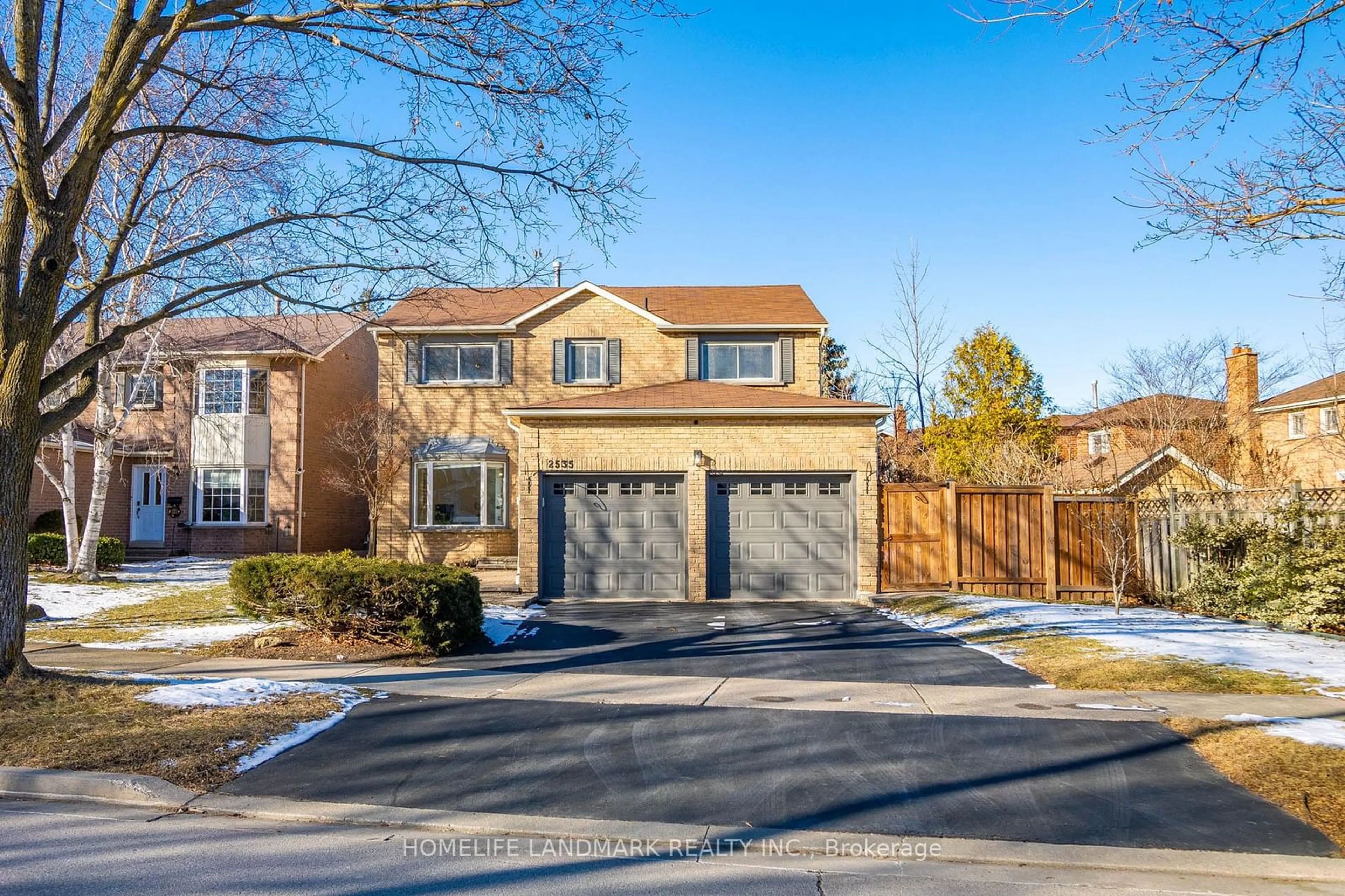 Home with brick exterior material, street for 2535 valencia Rd, Mississauga Ontario L5N 4L6