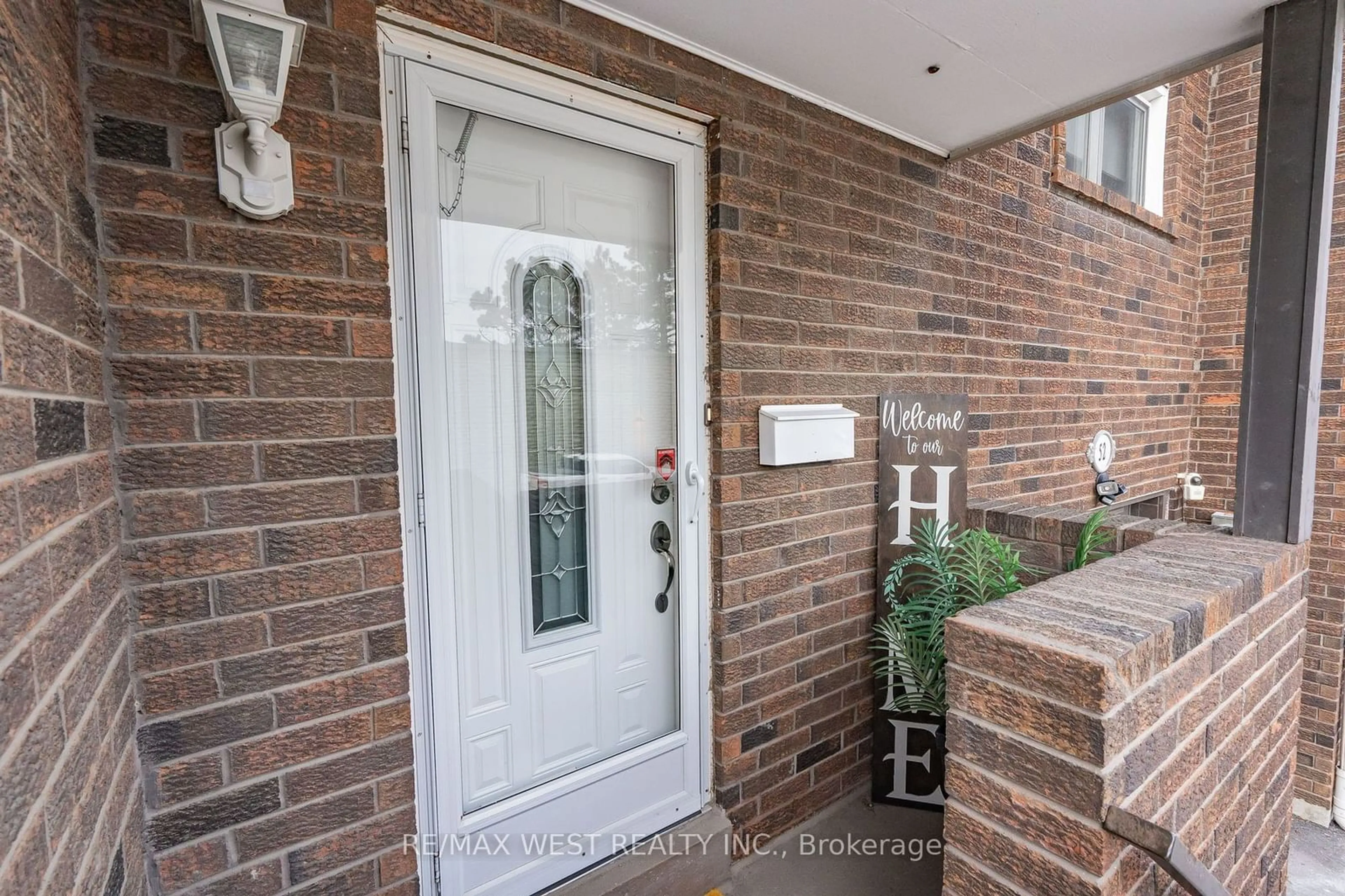 Indoor entryway for 52 Permfield Path #46, Toronto Ontario M9C 4Y5