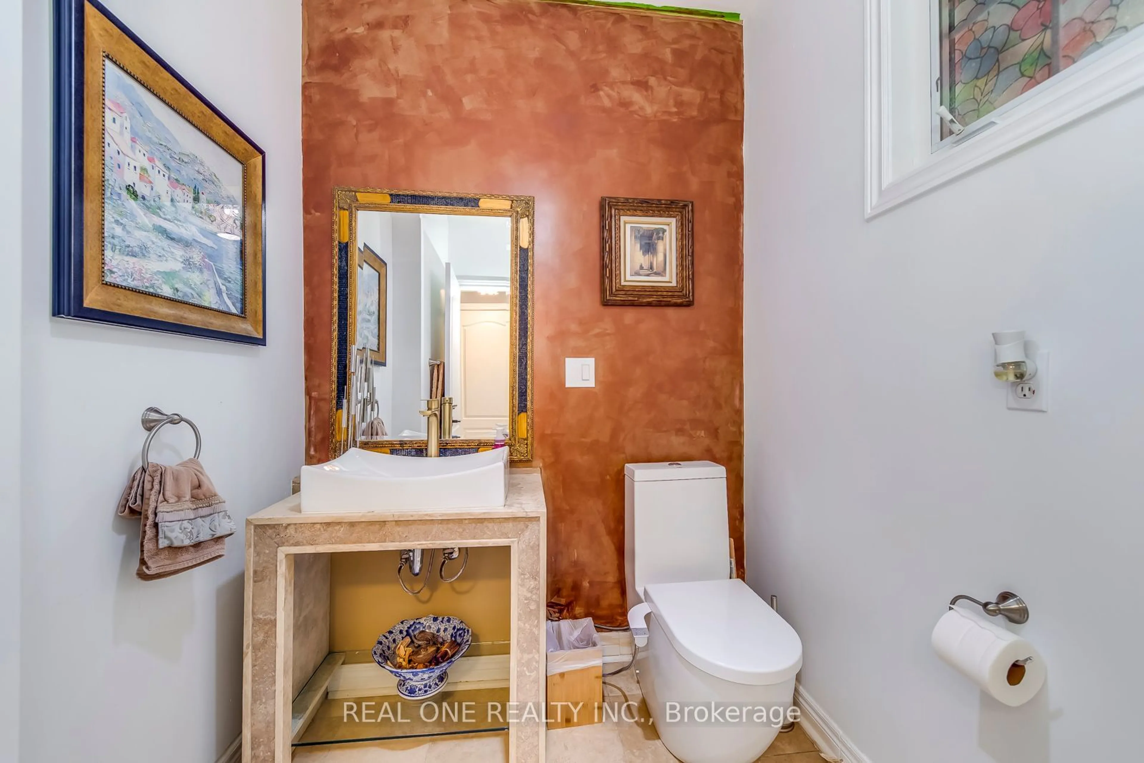 Standard bathroom, ceramic/tile floor for 2321 Yorktown Circ, Mississauga Ontario L5M 5Y1