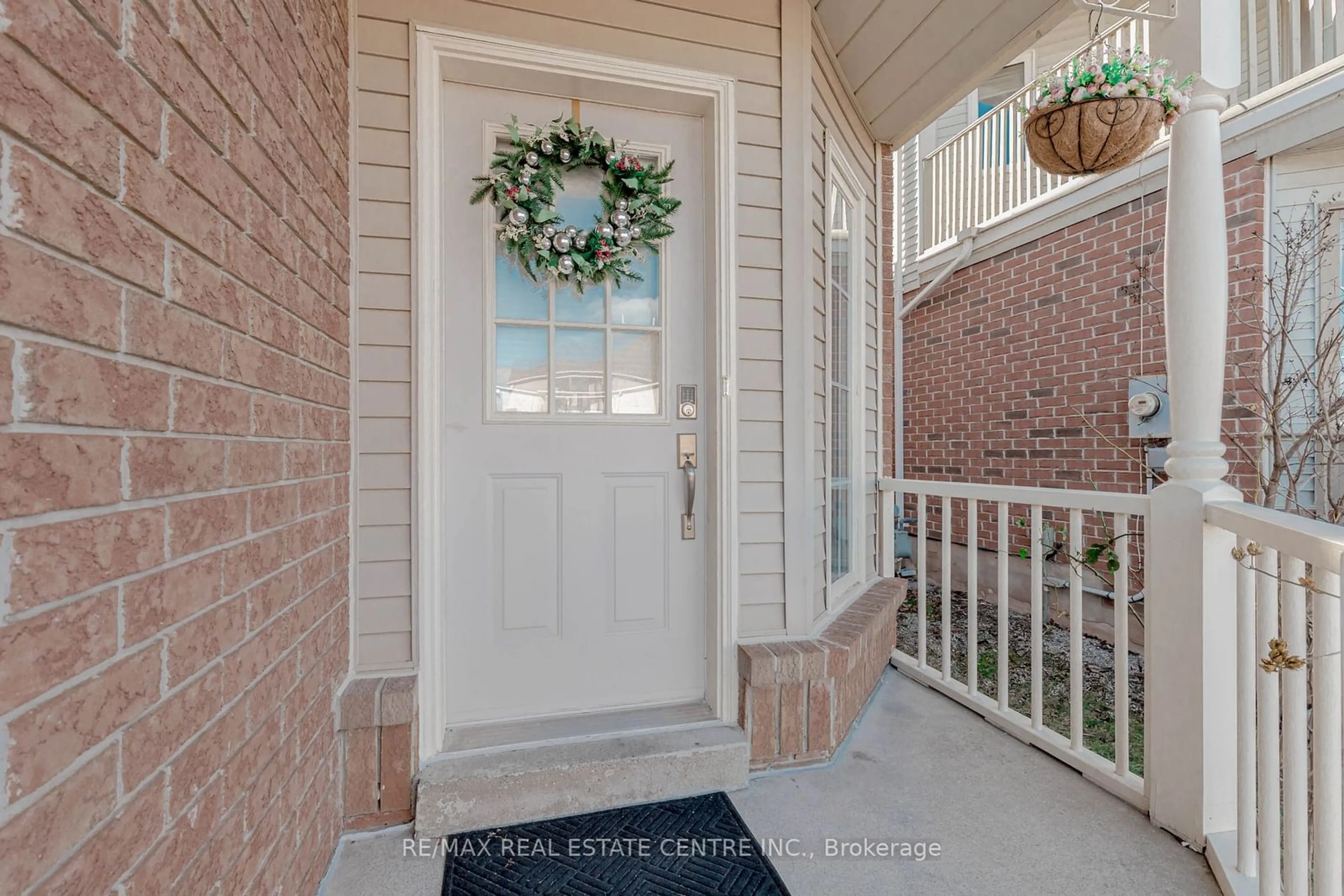 Indoor entryway for 1780 Lampman Ave, Burlington Ontario L7L 6K7