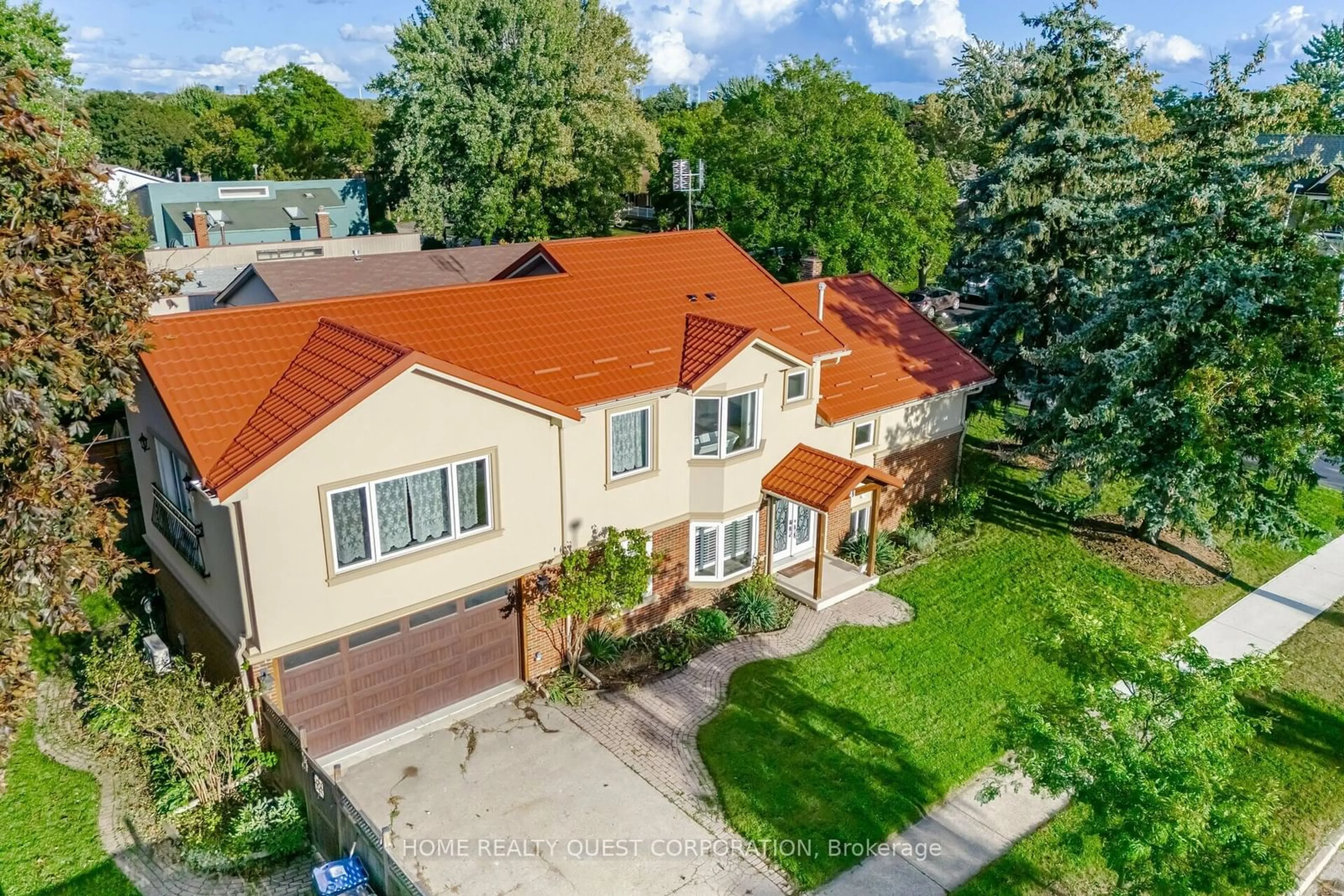 A pic from outside/outdoor area/front of a property/back of a property/a pic from drone, street for 41 Bowshelm Crt, Mississauga Ontario L5N 1K2