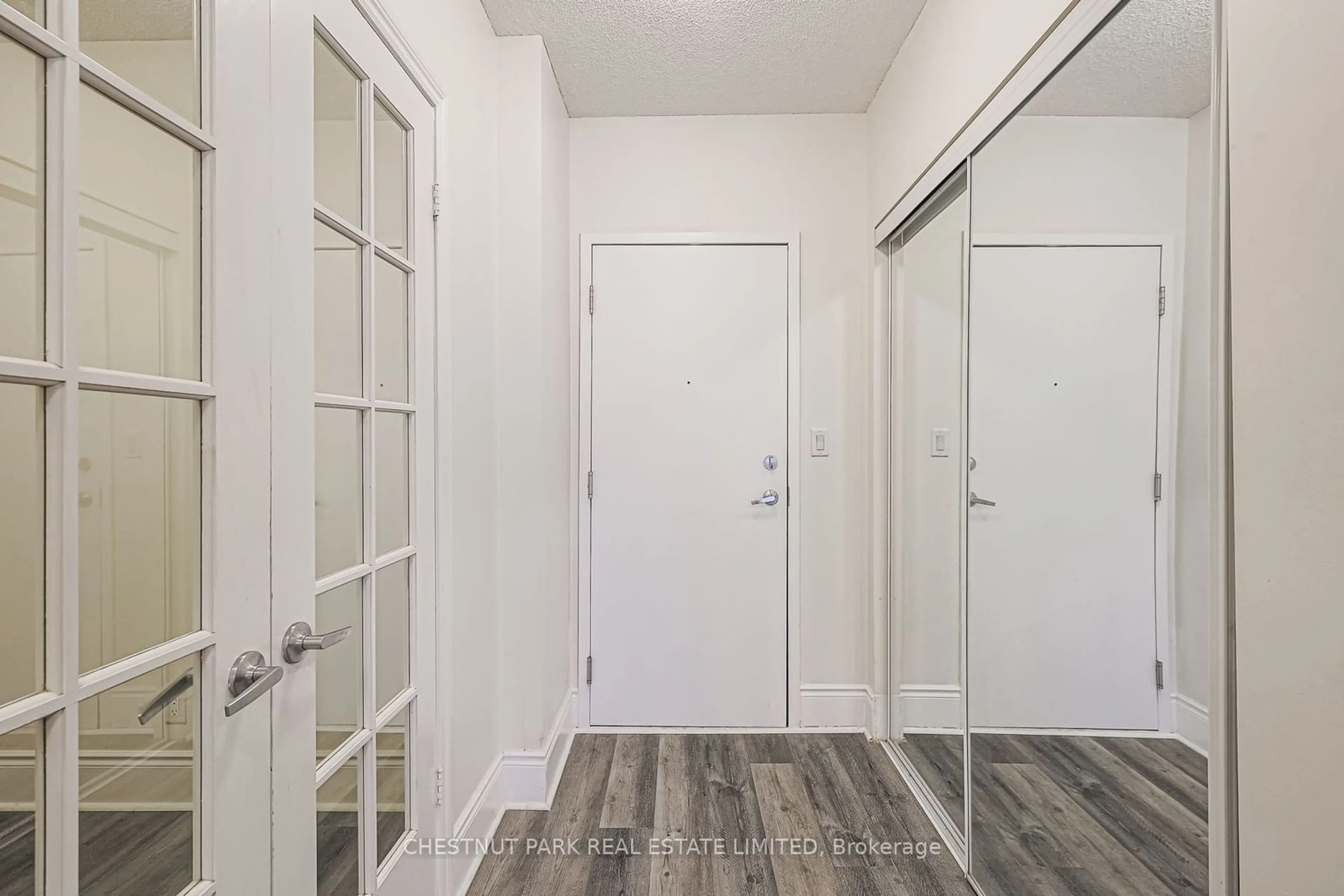 Indoor entryway for 3880 Duke of York Blvd #207, Mississauga Ontario L5B 4M7