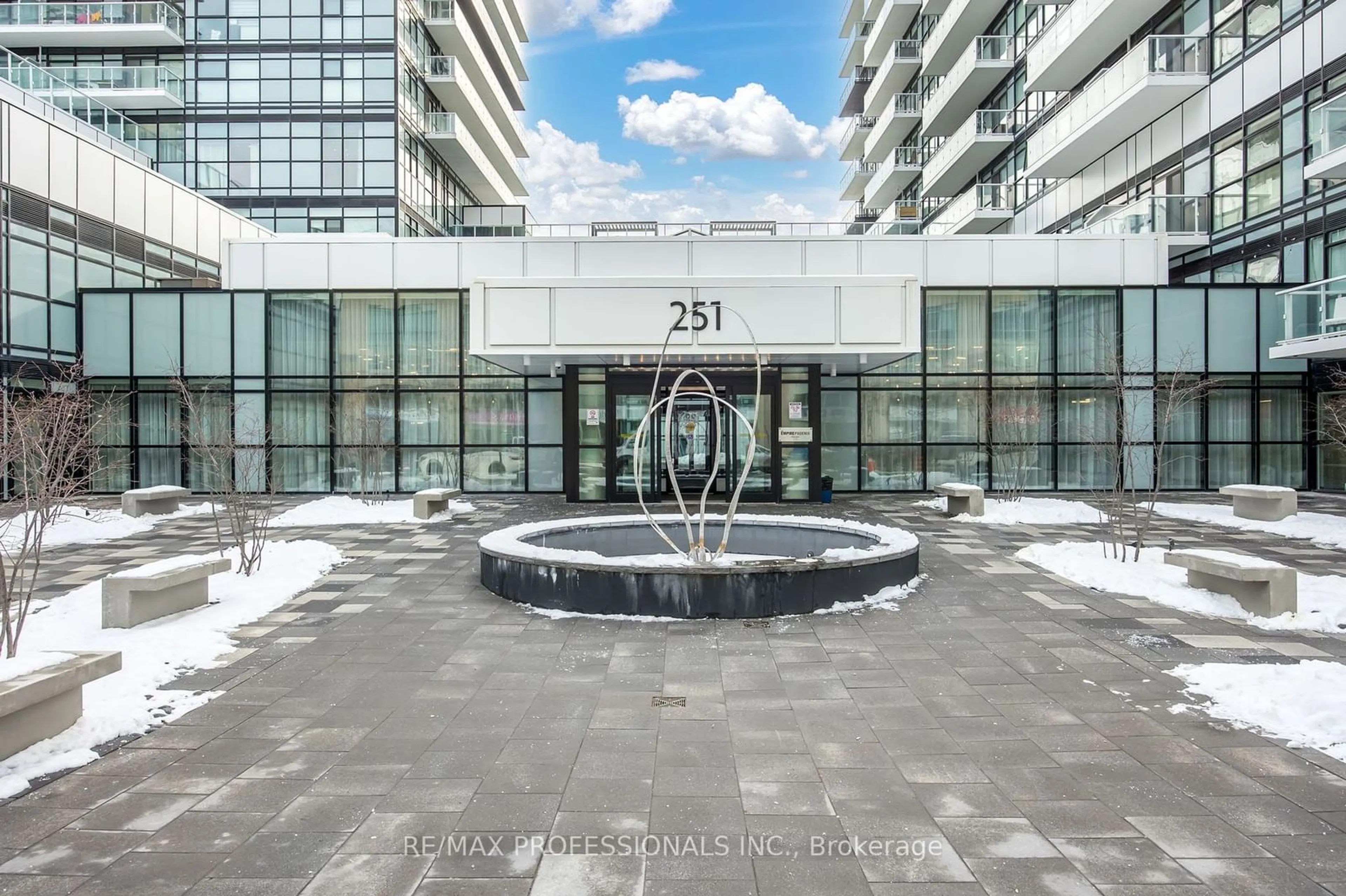 Indoor foyer for 251 Manitoba St #414, Toronto Ontario M8Y 0C7