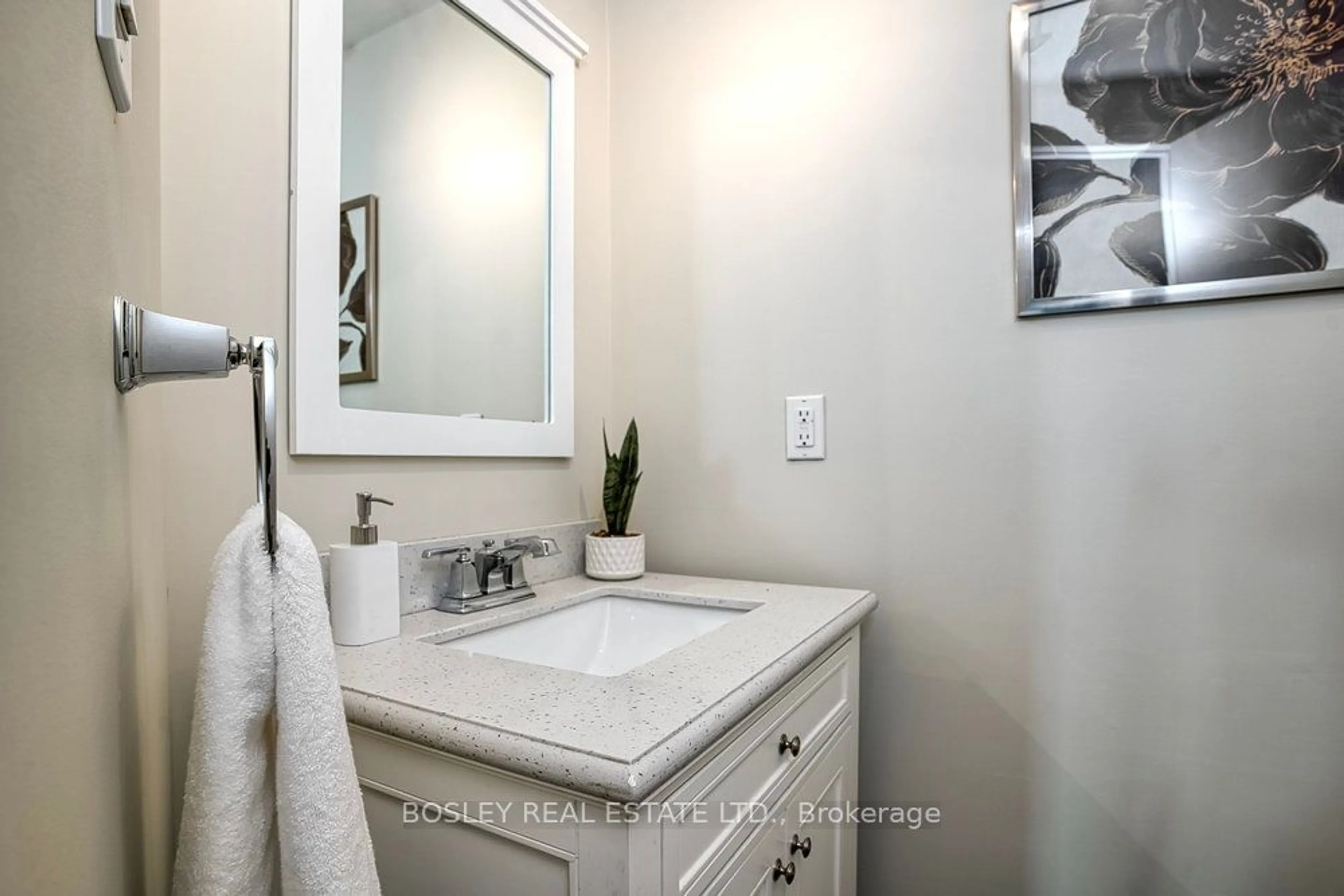 Standard bathroom, ceramic/tile floor for 335 Mill Rd #PH2, Toronto Ontario M9C 1Y6