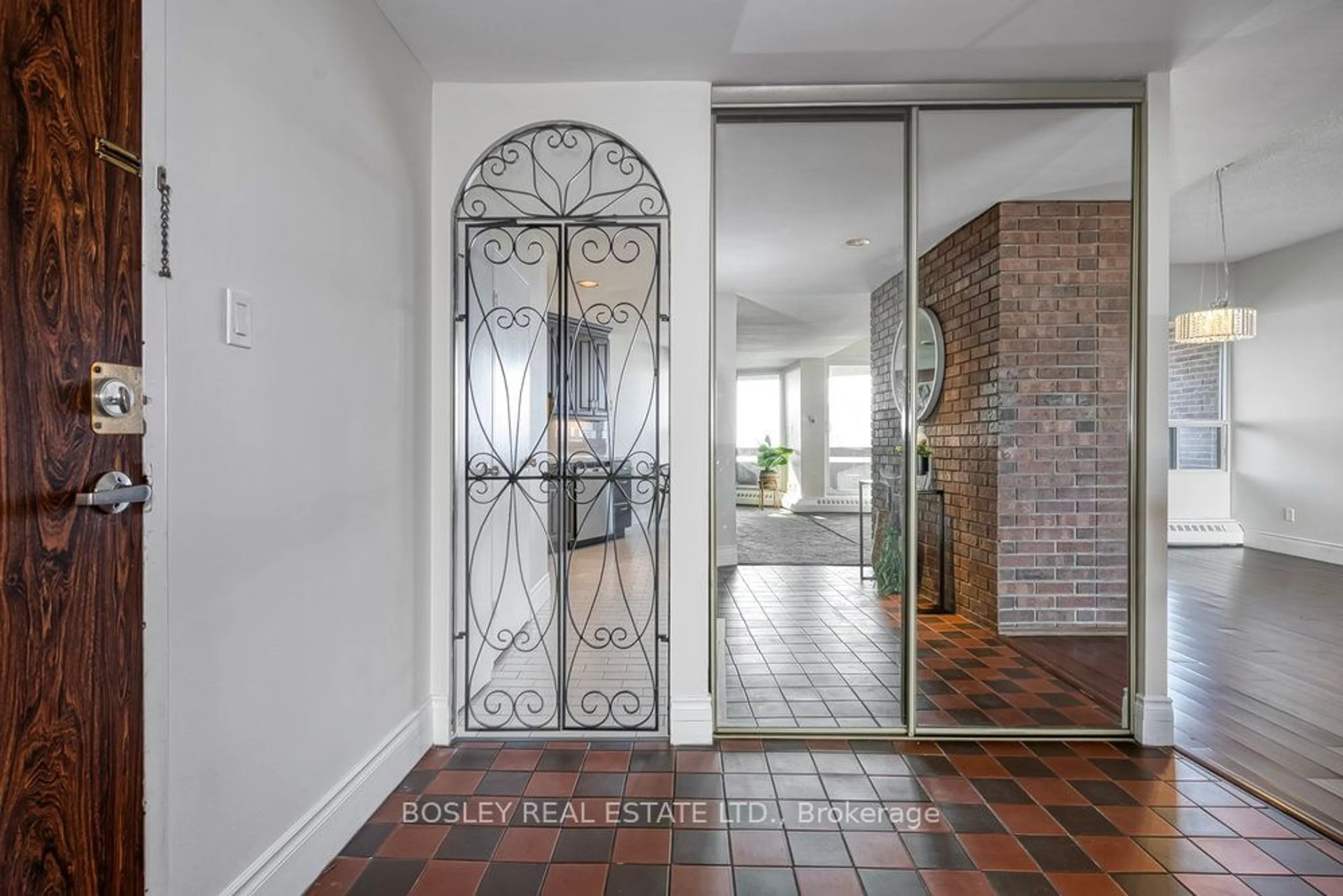 Indoor entryway for 335 Mill Rd #PH2, Toronto Ontario M9C 1Y6