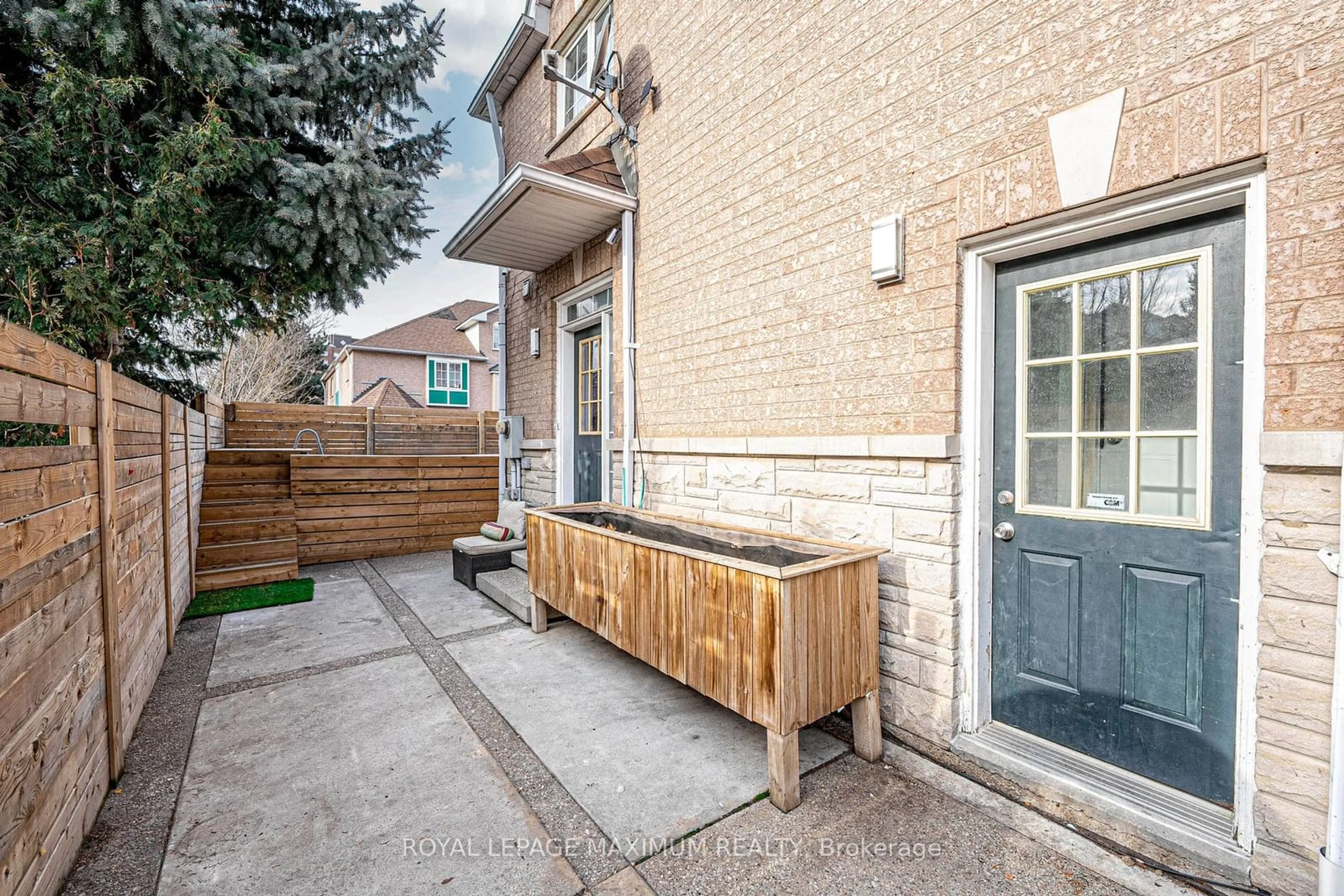 Patio, street for 21 Pioneer Ave, Toronto Ontario M6M 5H8