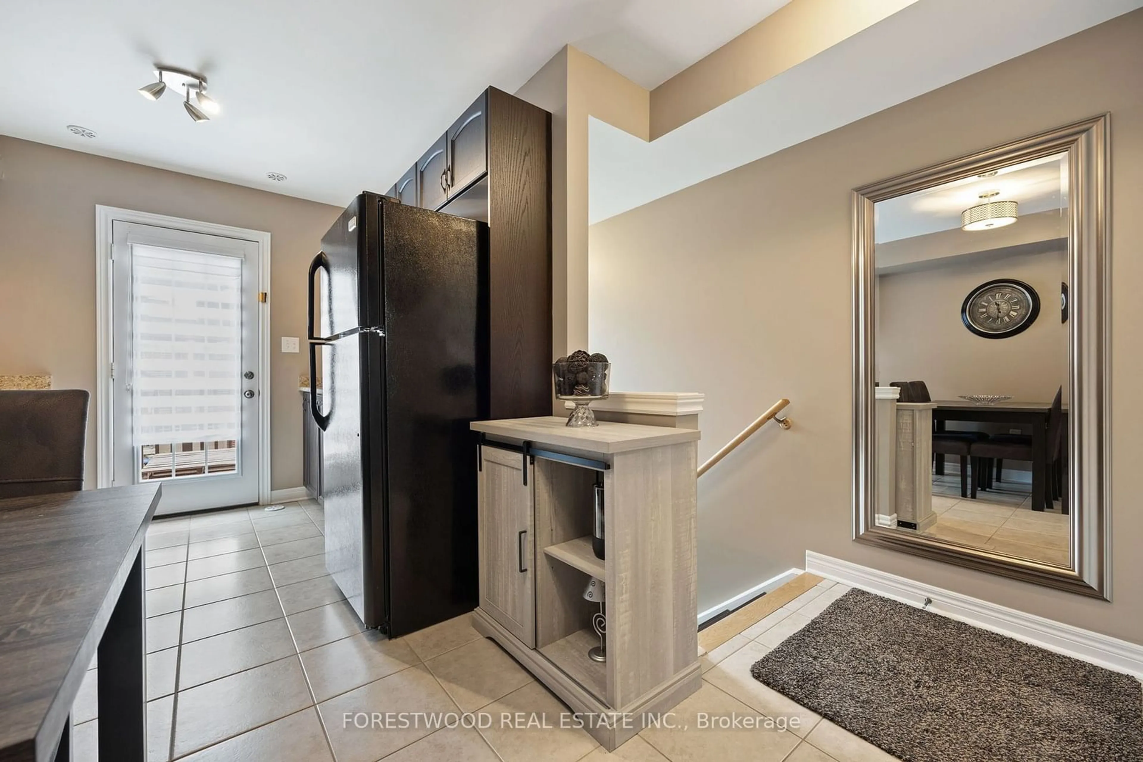 Indoor entryway for 3 Battalion Rd, Brampton Ontario L7A 4B5